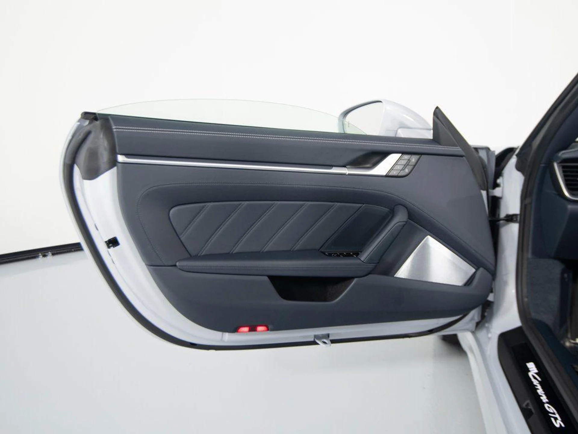 mph013_2424458663_Eg2r_Y0i0w_Po_P9z_MV_Nht_Sd_Kdr_MP_8_2a93edc857