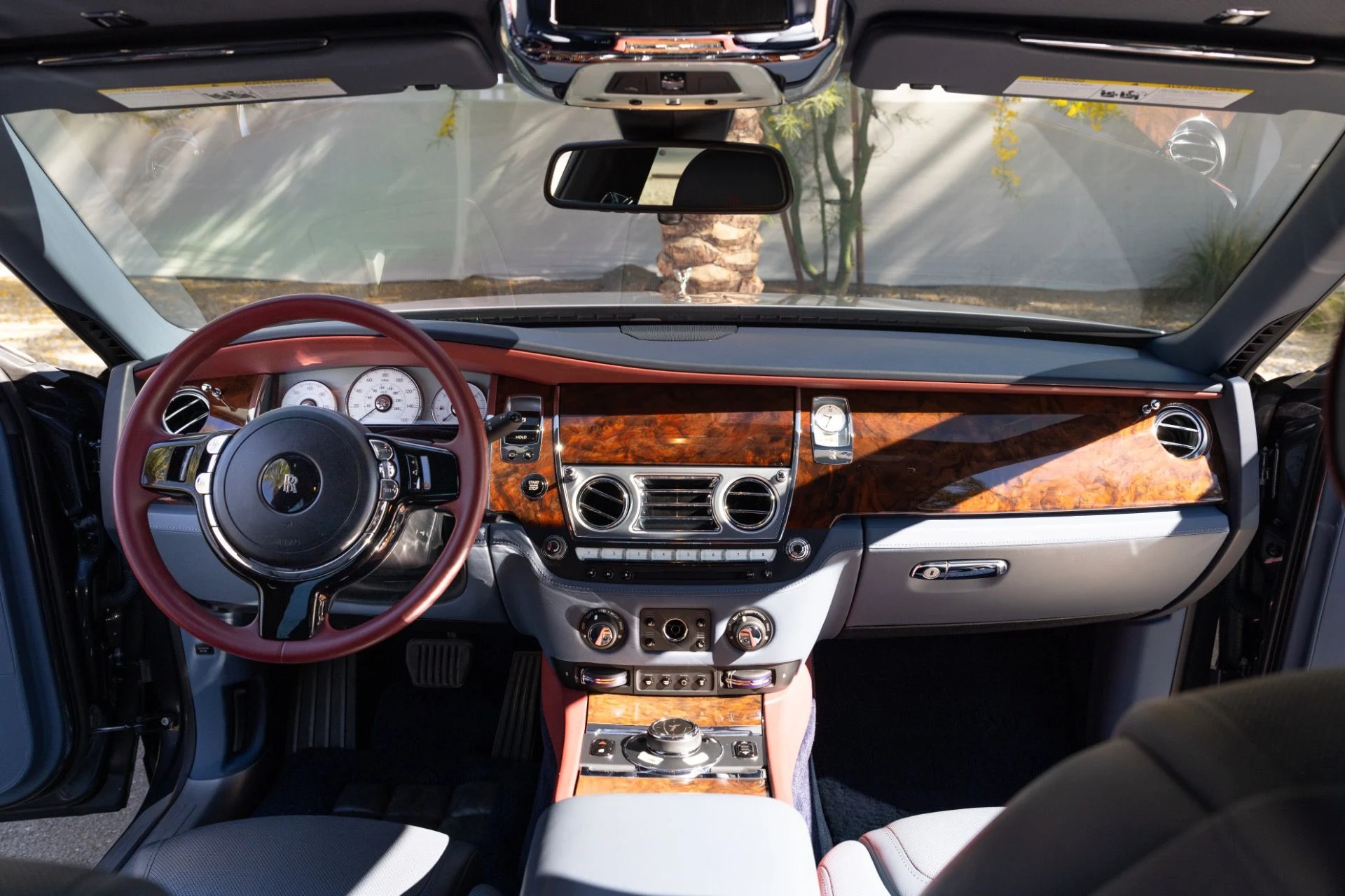 mph013_2426965818_Used_2017_Rolls_Royce_Ghost_1774567831_cfabe7b55d