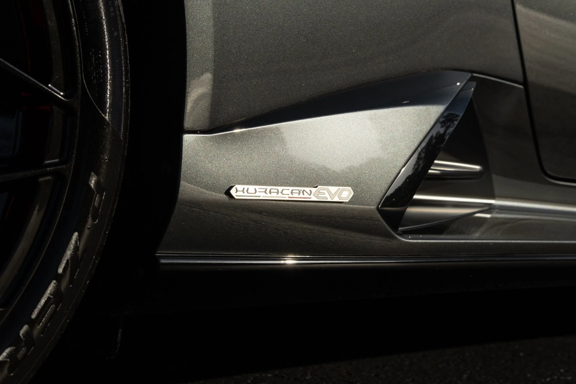 mph013_2428409589_Used_2020_Lamborghini_Huracan_EVO_1769630384_d221e0aa6f