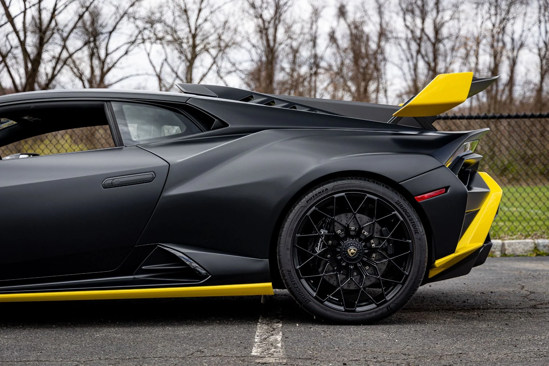mph013_2437955443_Used_2023_Lamborghini_Huracan_STO_1724257778_899afd4239