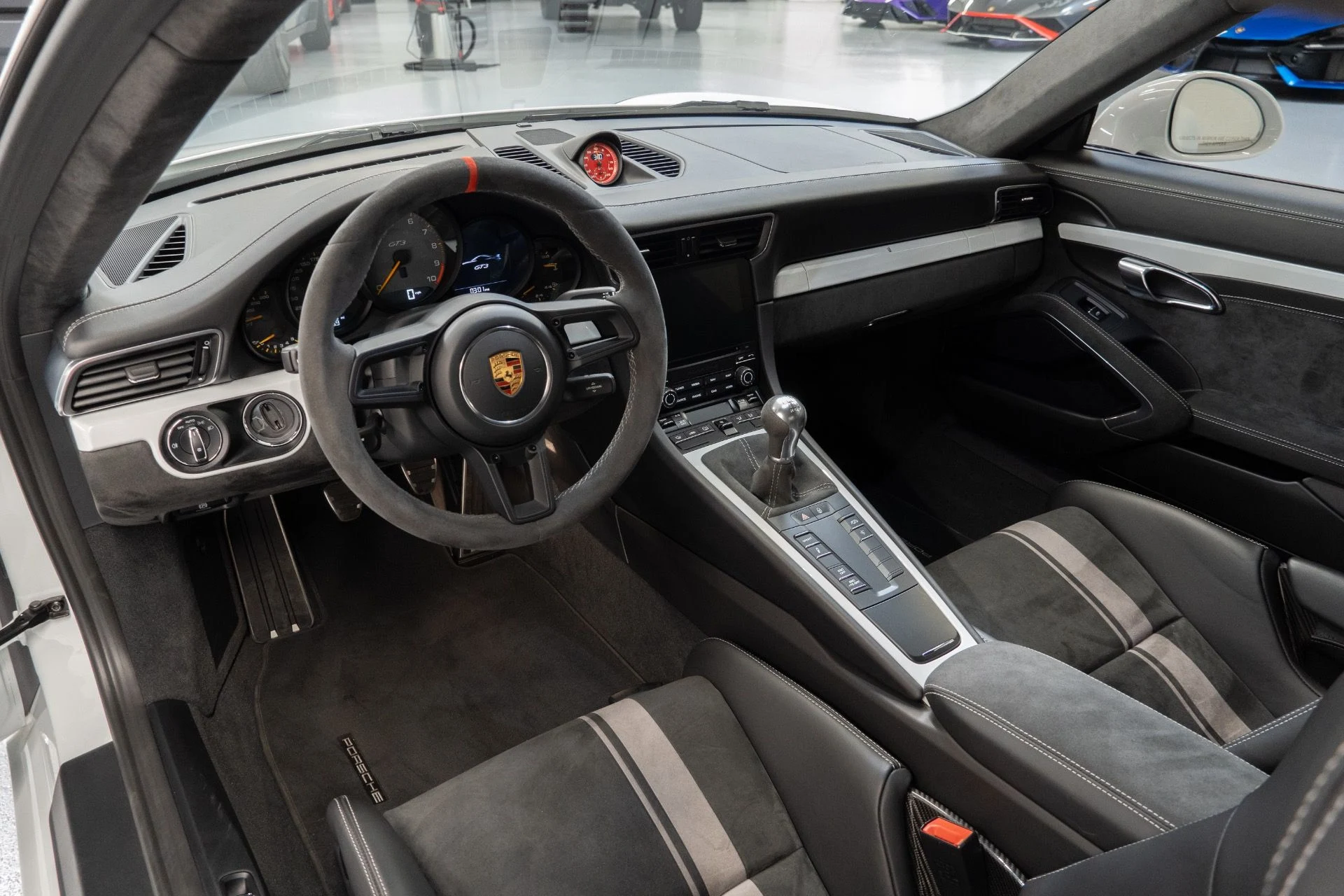mph013_2438041304_Used_2018_Porsche_911_GT_3_1761338544_fb800963a1