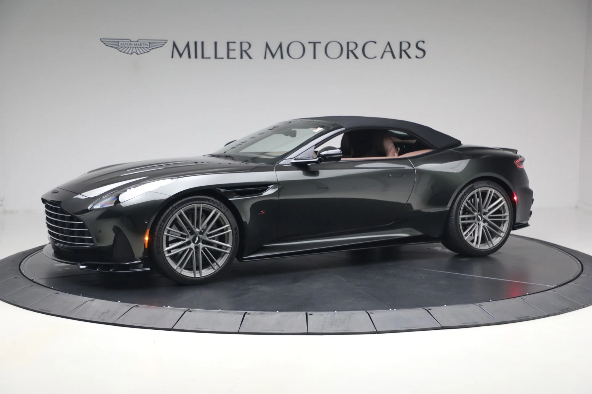 mph013_2438730582_New_2026_Aston_Martin_DB_12_S_Volante_1787328919_077d6b0b85