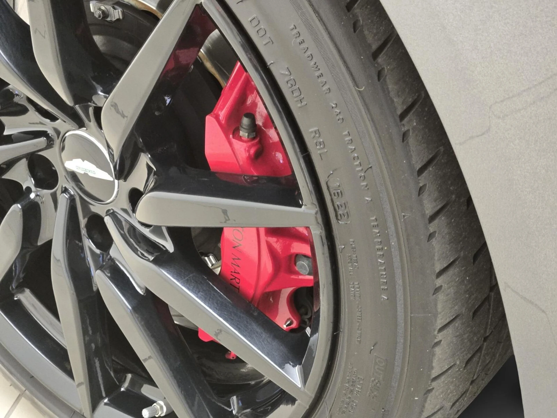 mph013_2438967239_Used_2020_Aston_Martin_DB_11_1727783490_60aec1344a