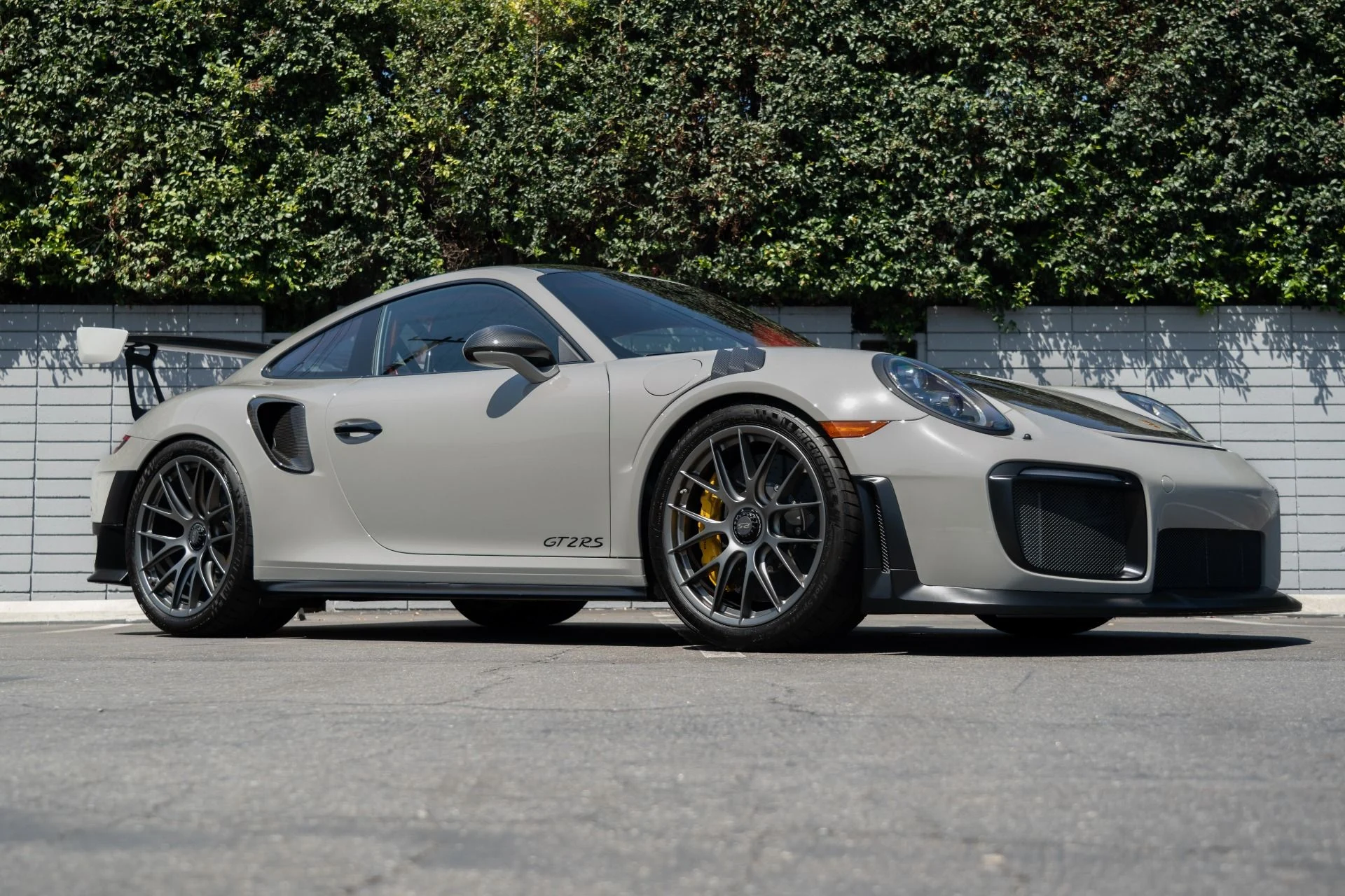 mph013_2439740901_Used_2018_Porsche_911_GT_2_RS_1755904886_63acb62397