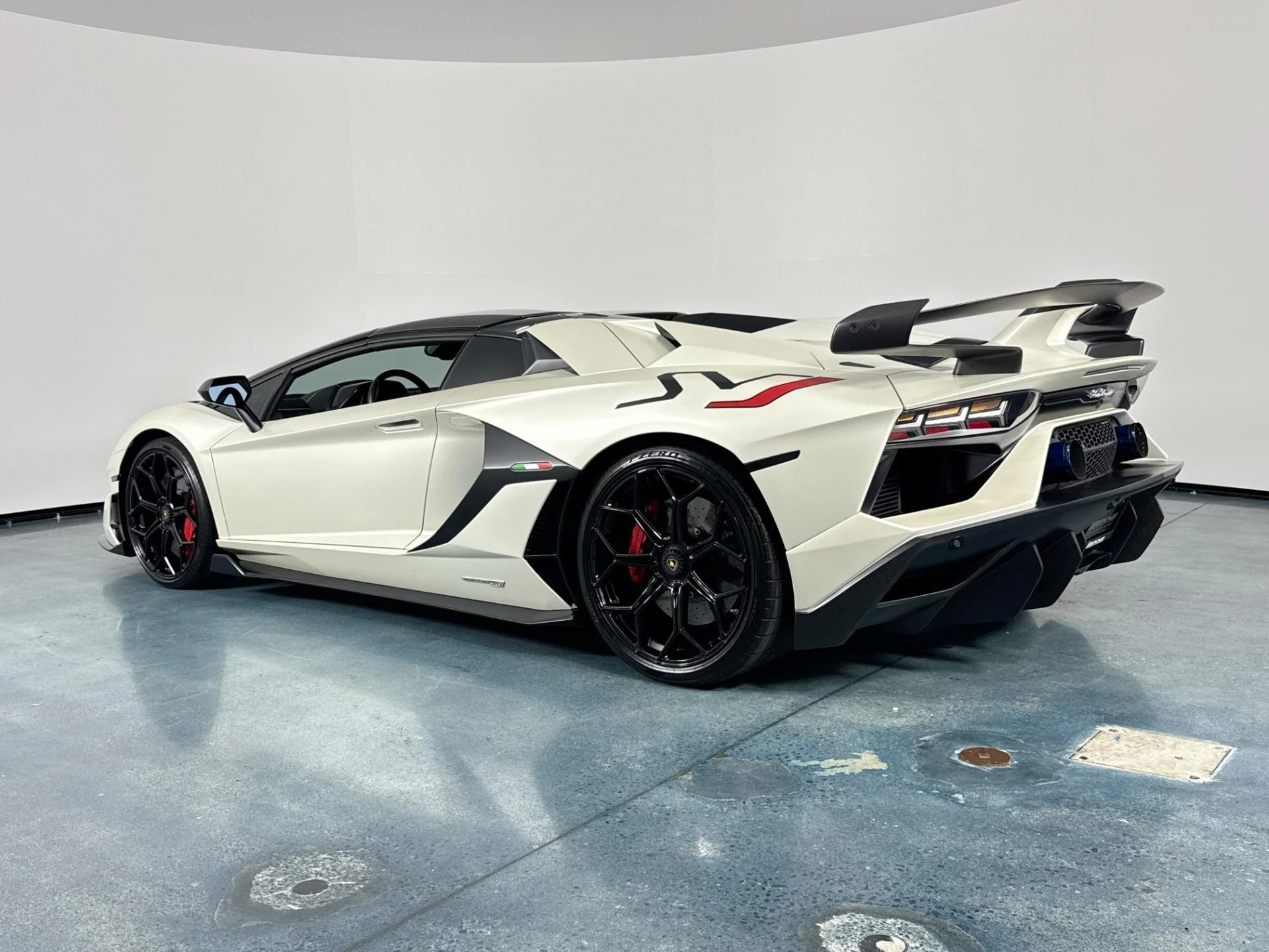 mph013_2451600953_Used_2020_Lamborghini_Aventador_LP_770_4_SVJ_Roadster_1785777176_2af5624515