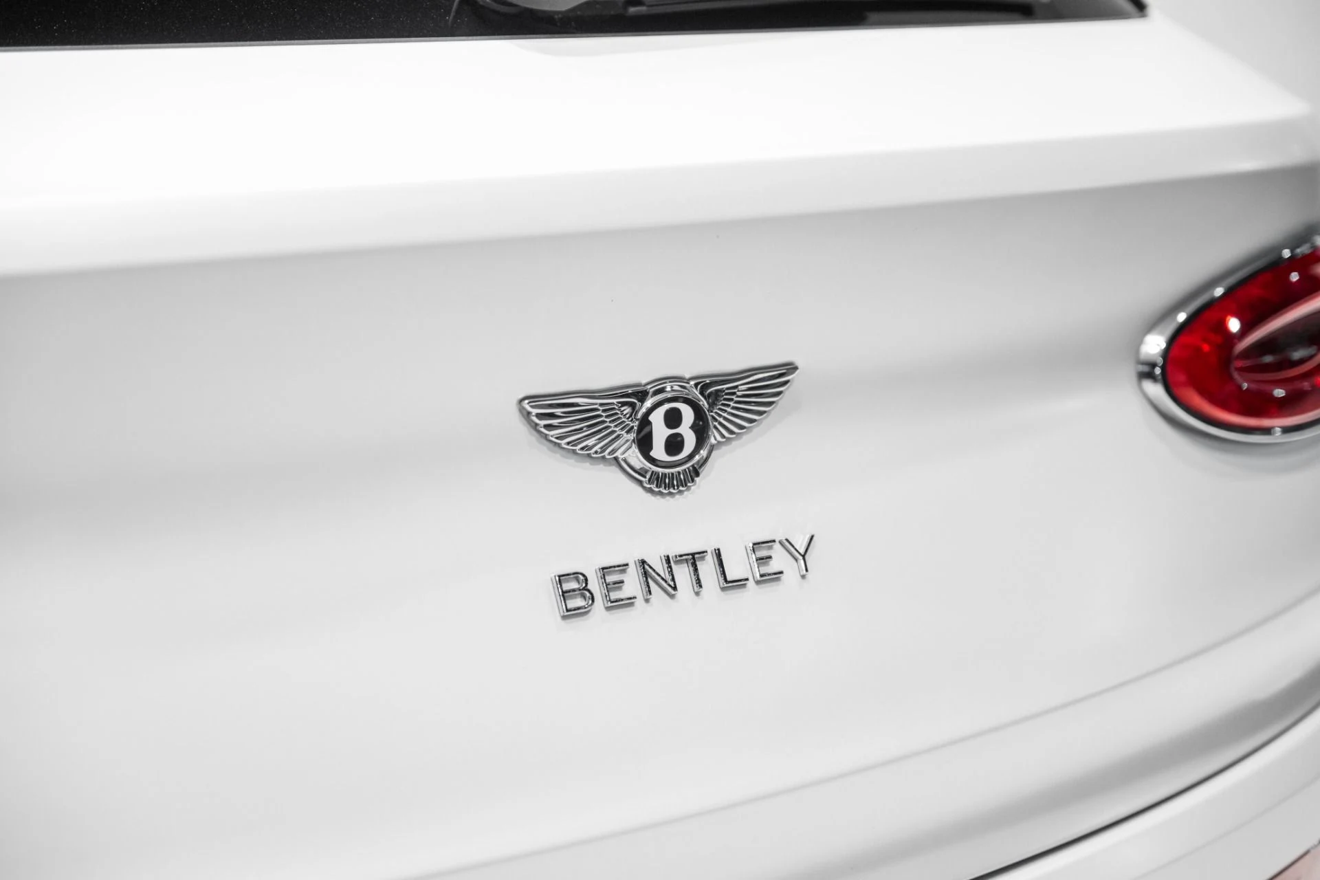 mph013_2457147354_Used_2023_Bentley_Bentayga_V8_1773161600_7d21a0354f
