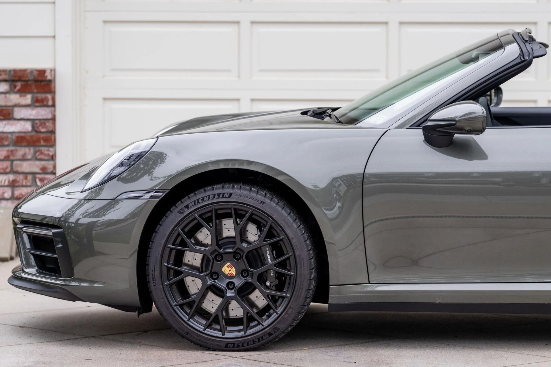 mph013_2458599377_Used_2024_Porsche_911_Targa_4_GTS_1782170019_fcc2265350