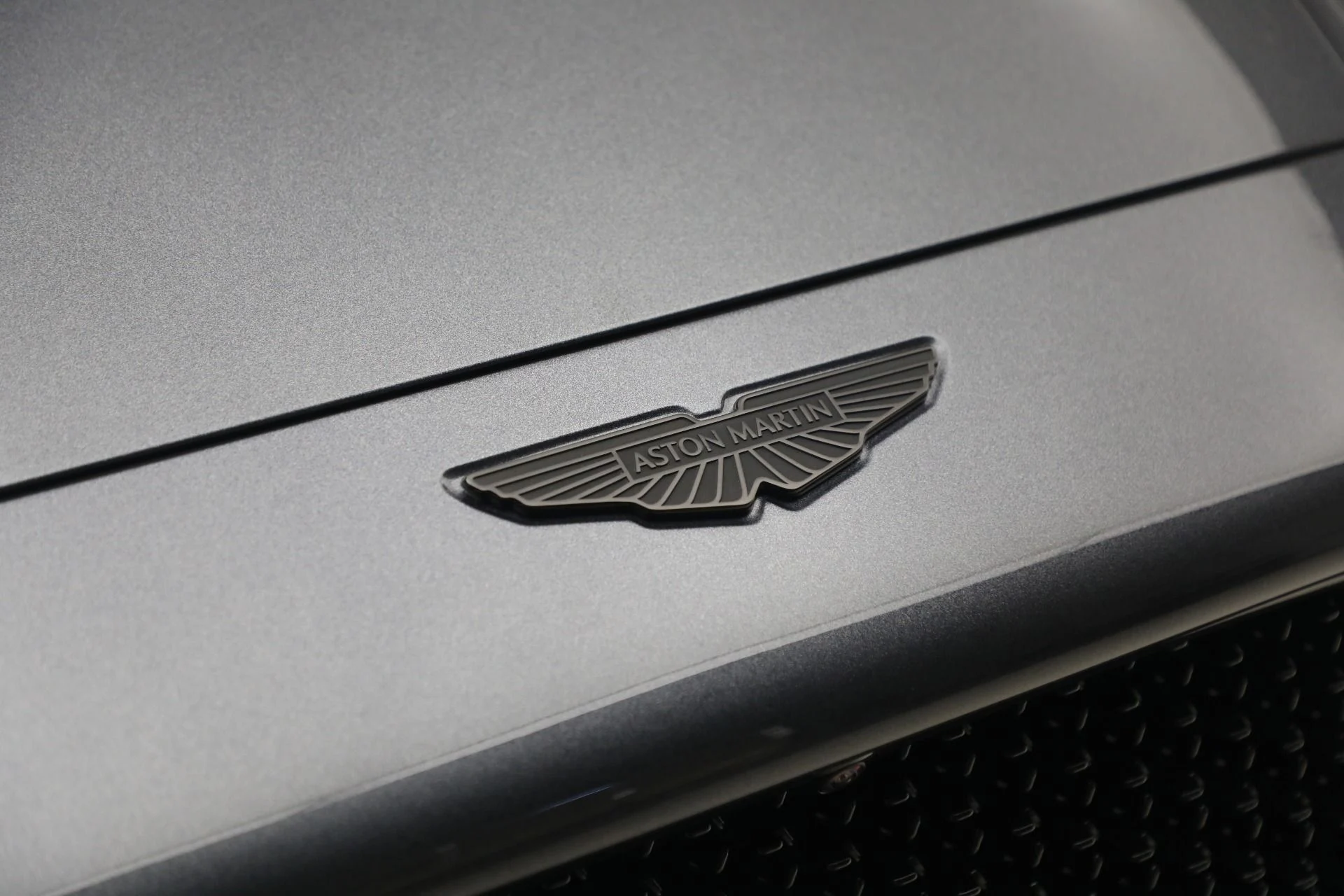 mph013_2461506154_New_2026_Aston_Martin_DBX_S_1775590527_8622d828e5