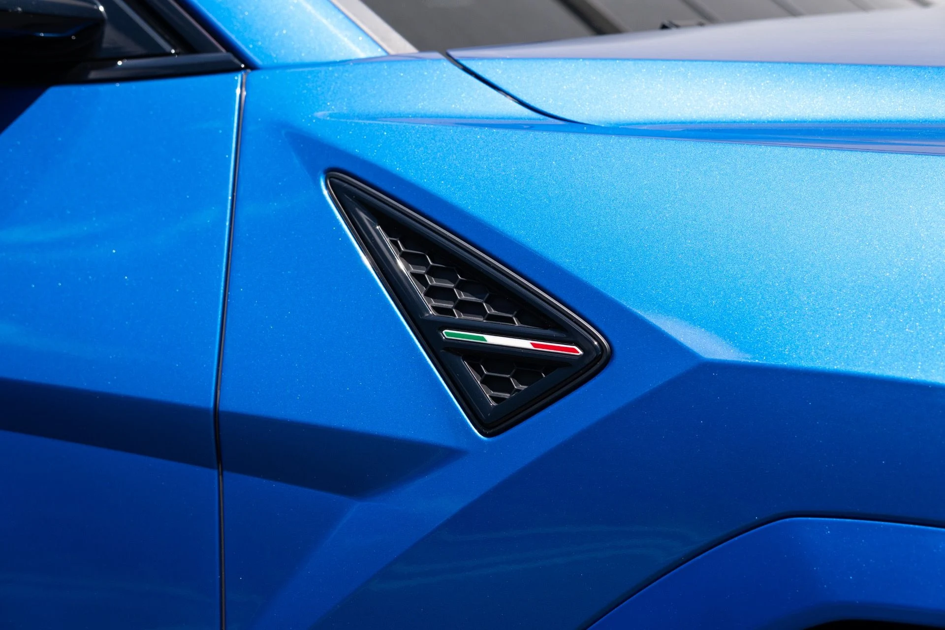 mph013_2461649311_Used_2019_Lamborghini_Urus_1781242066_7e521eb0c1