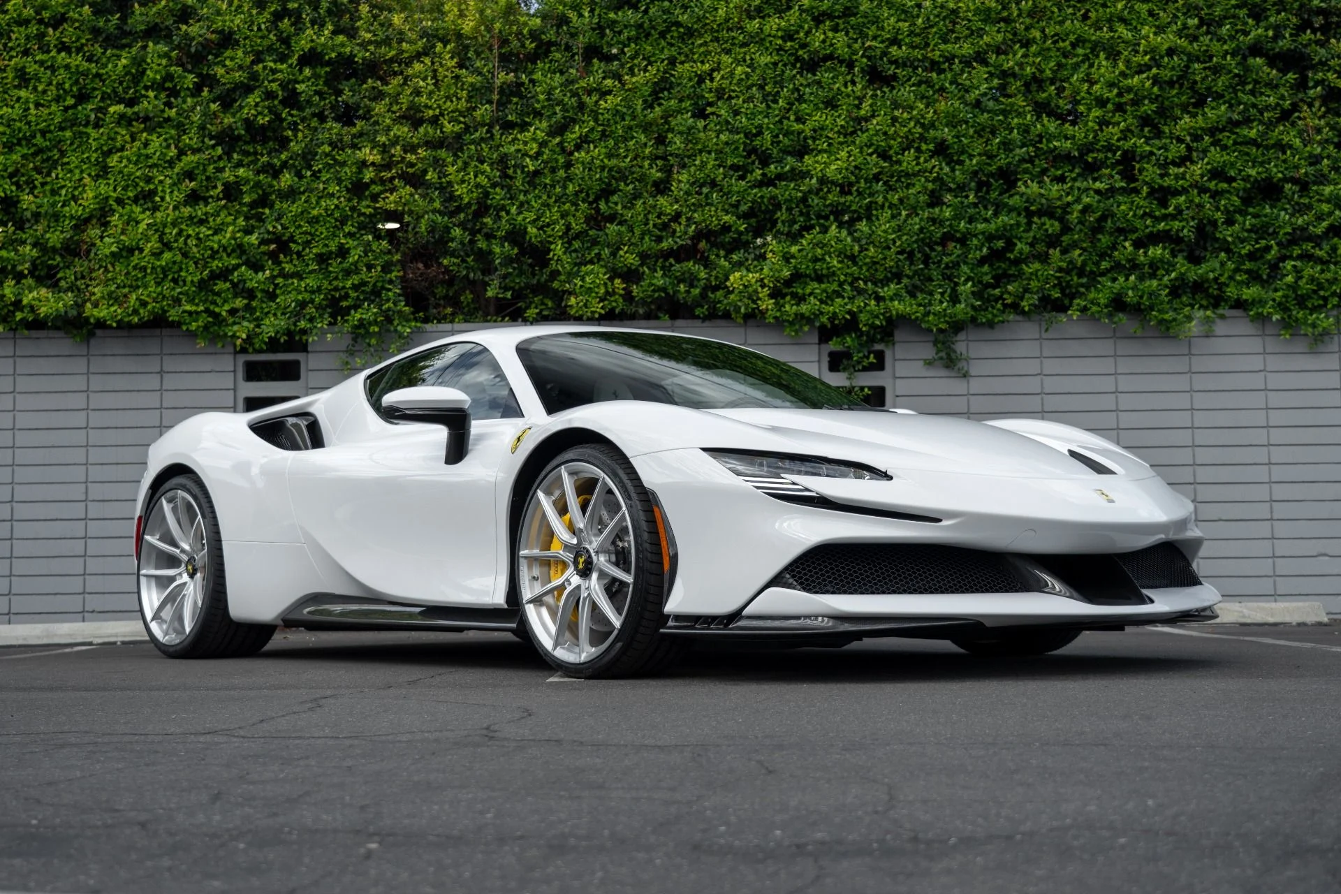 mph013_2468513468_Used_2023_Ferrari_SF_90_Stradale_1760118033_aee793f12b