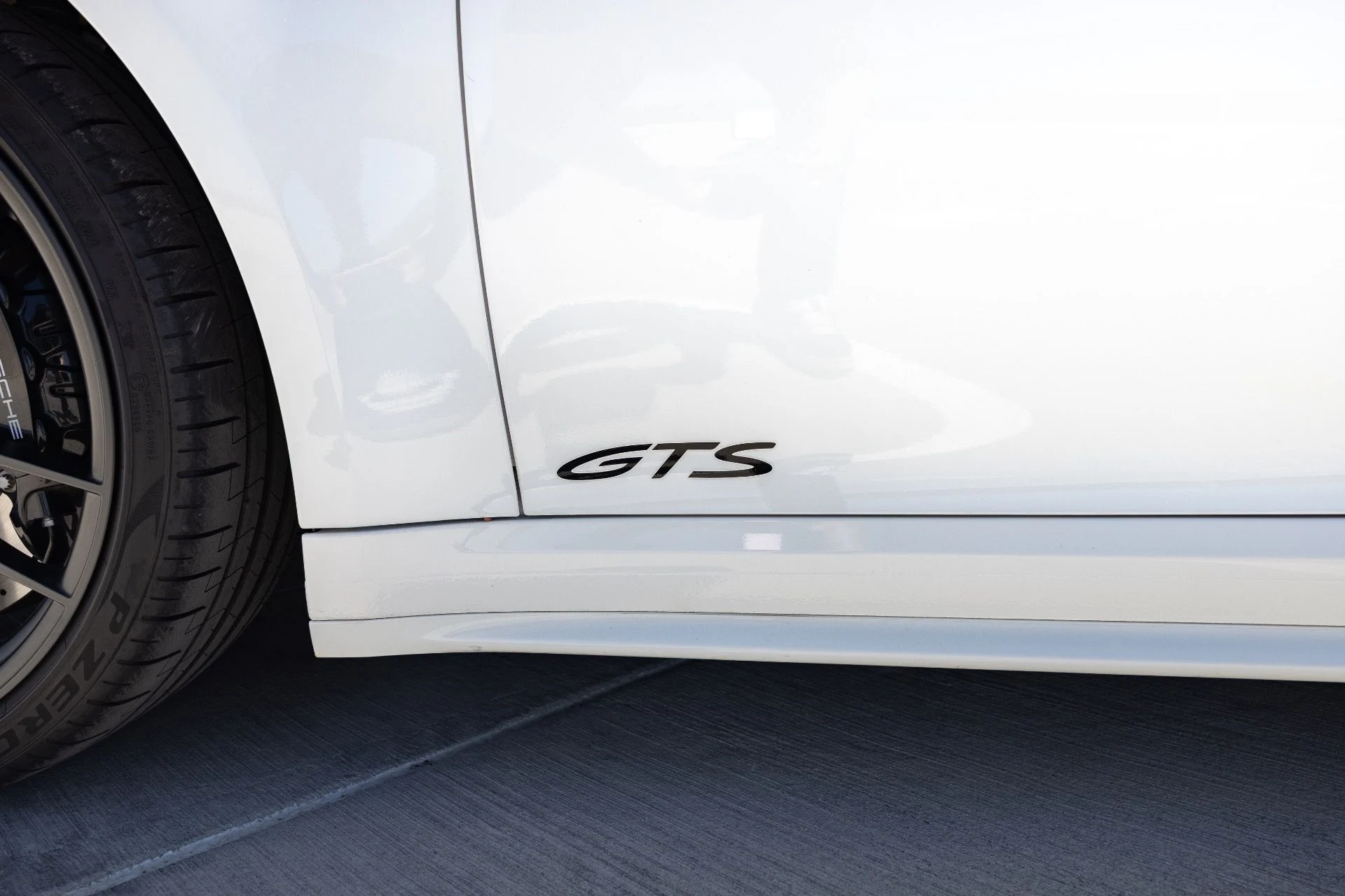 mph013_2470606195_Used_2024_Porsche_911_Targa_4_GTS_1781911832_bcbbe91910