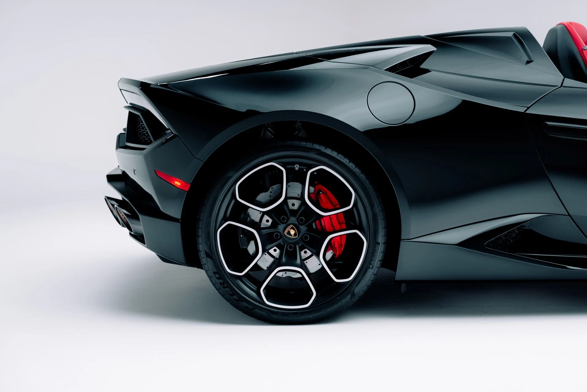 mph013_2474704207_Used_2019_Lamborghini_Huracan_LP_580_2_Spyder_1763507934_7357ef3003