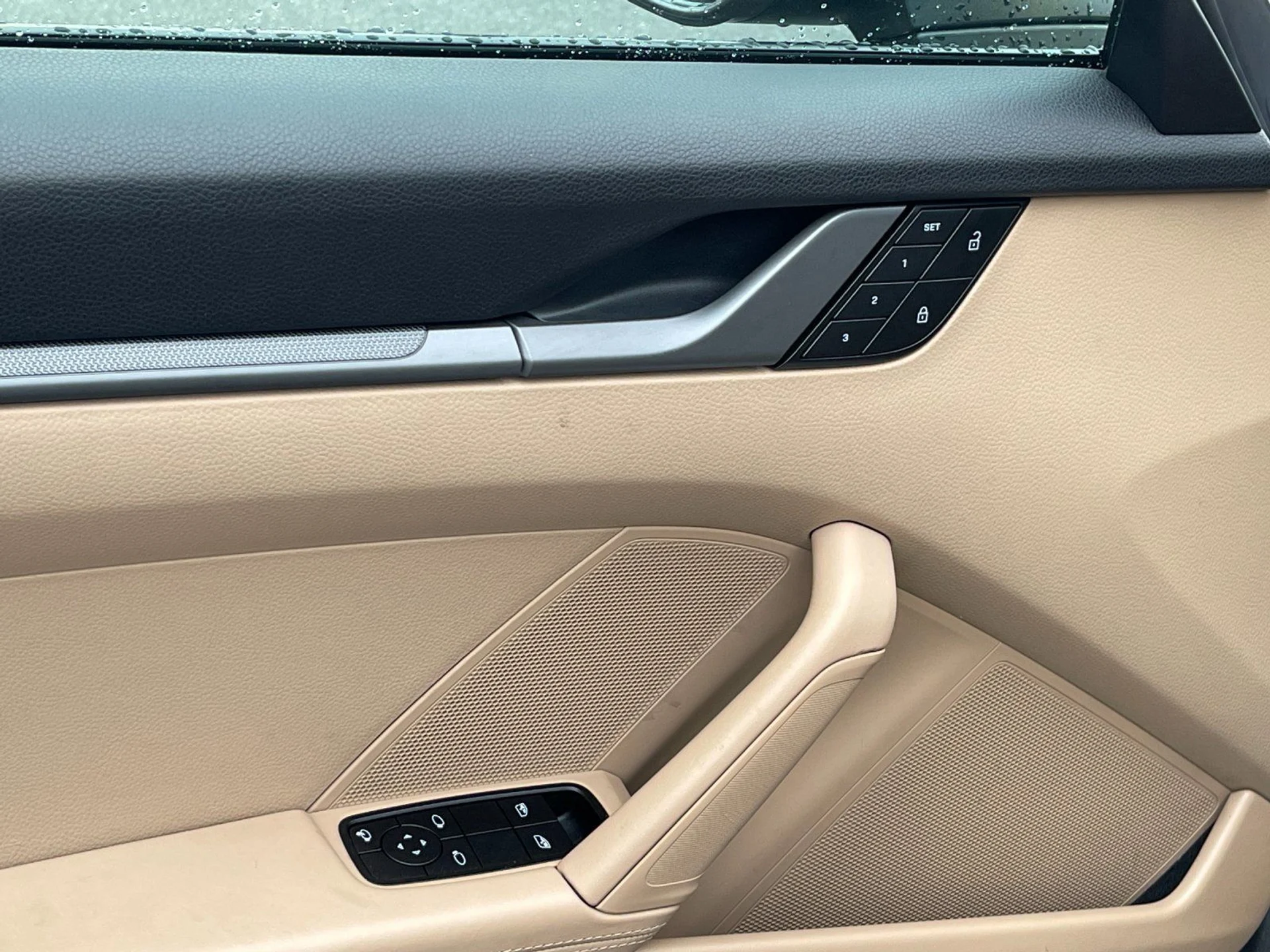 mph013_2476555831_03dbbb88e53fb833bb2aeadcd99b4814_a2d3b7a3ca