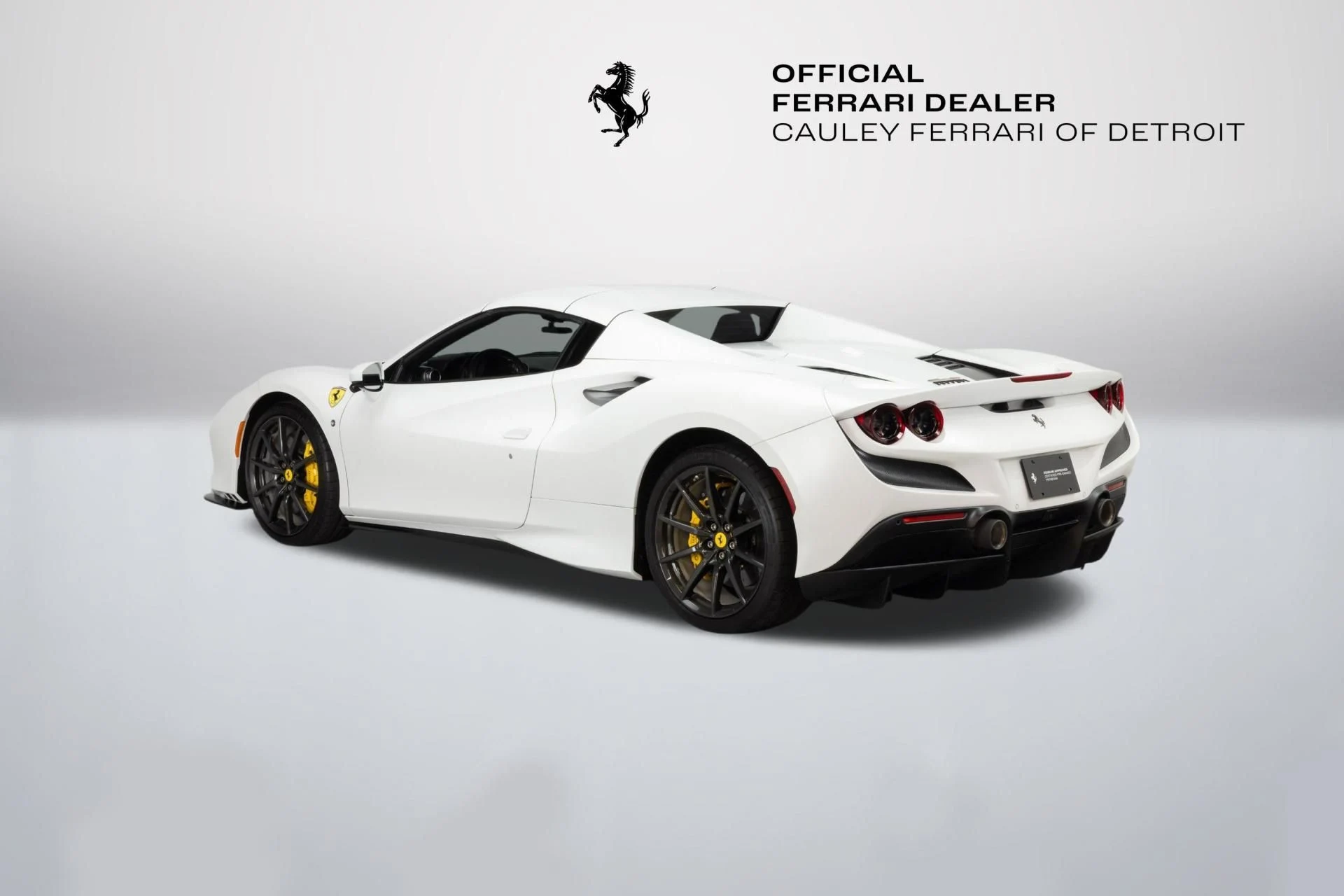 mph013_2477818288_Used_2022_Ferrari_F8_Spider_1789652684_0e2eedd7b0