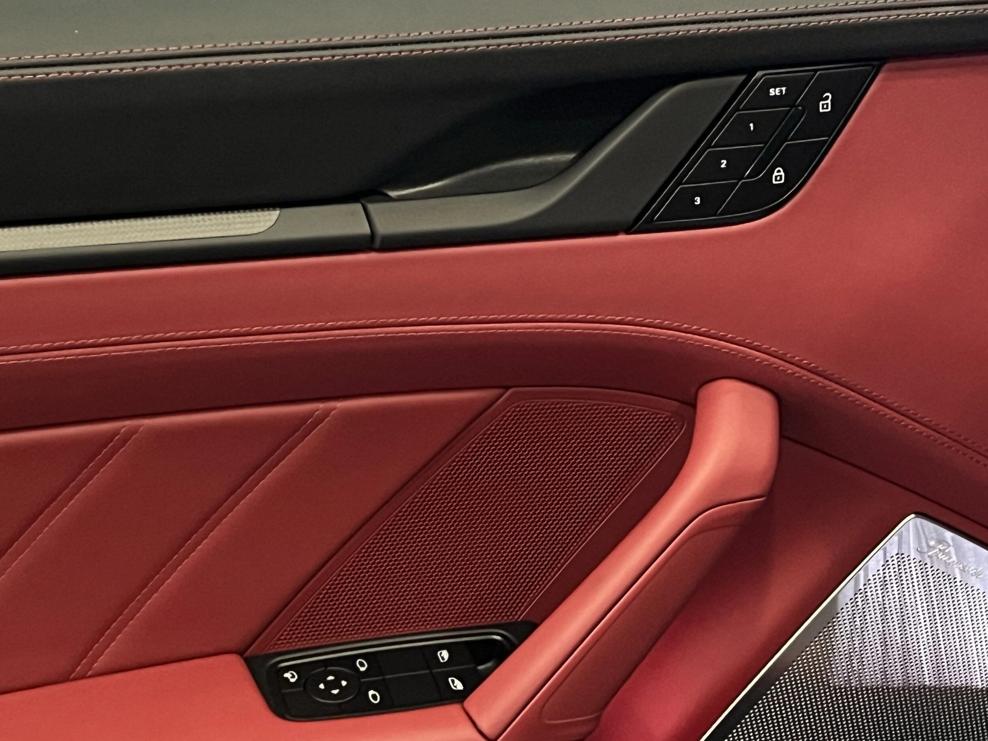 mph013_2482710976_823588402a2fca9d4cf553f5a8efa847x_5b3839189f