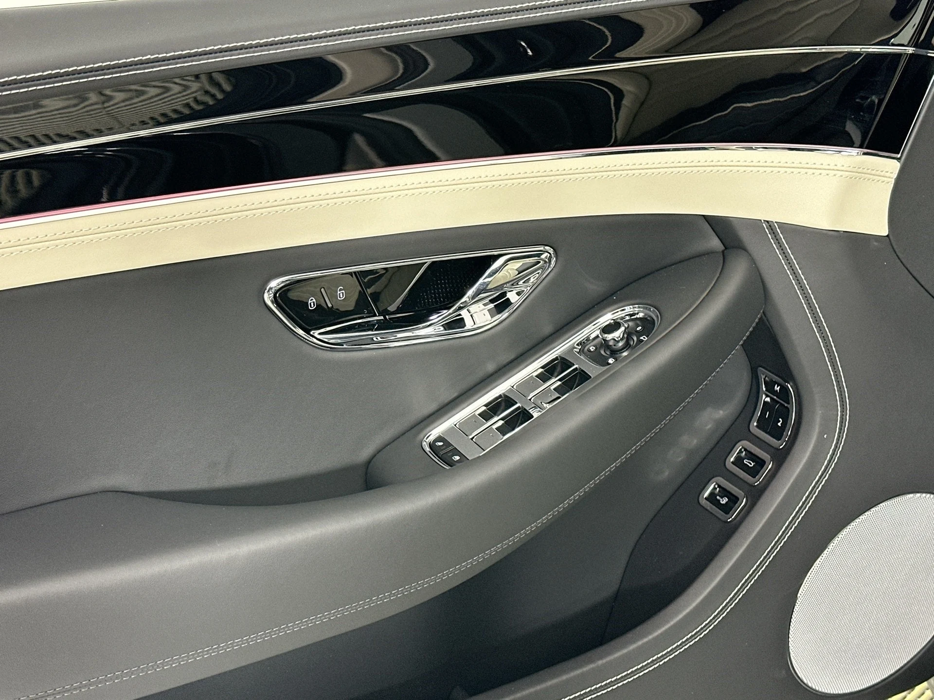 mph013_2485261379_14_f64c9c774f