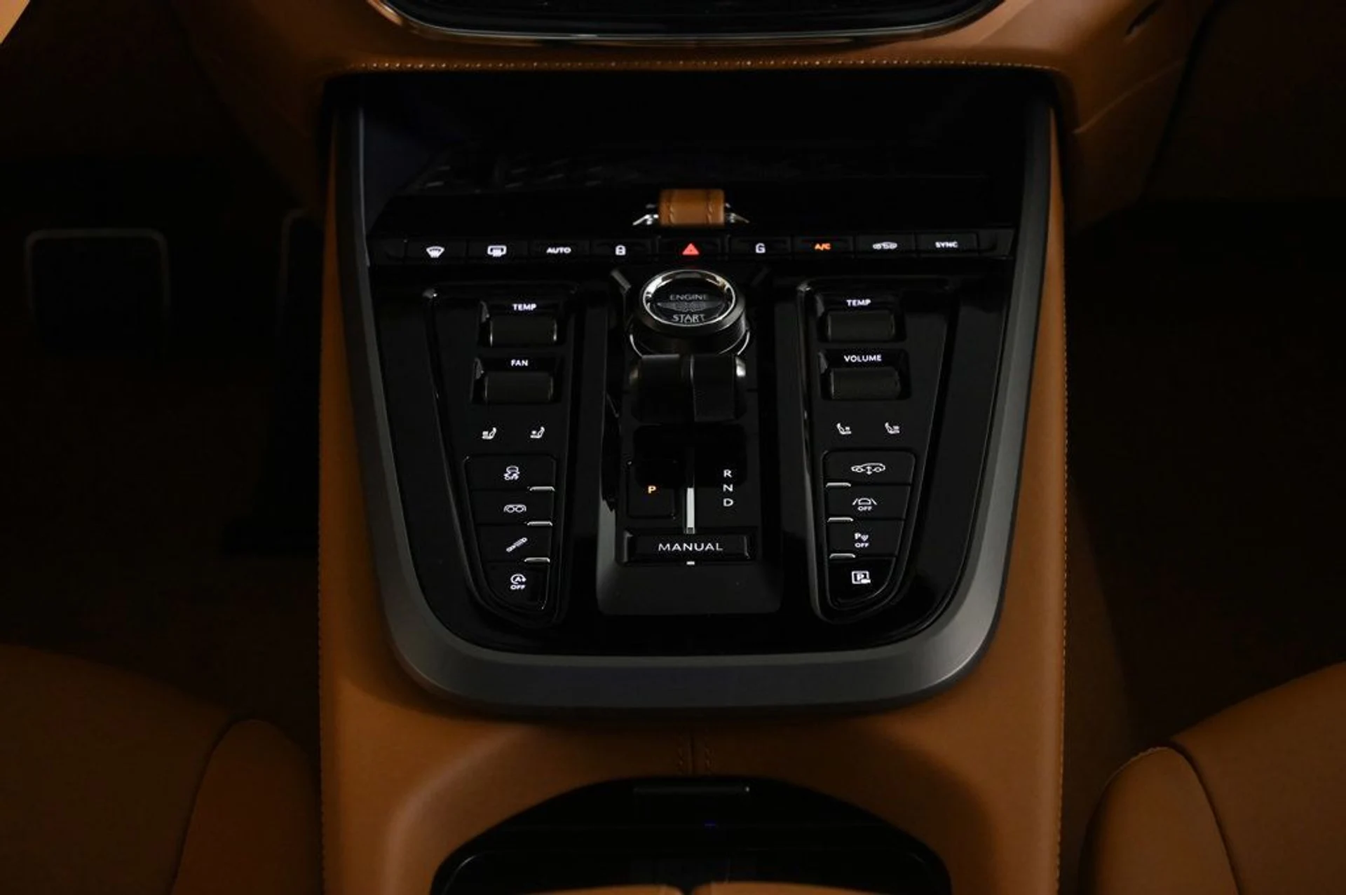 mph013_2487679356_new_2026_aston_martin_dbx_707awd_11350_22969412_13_1024_c2413c86dc