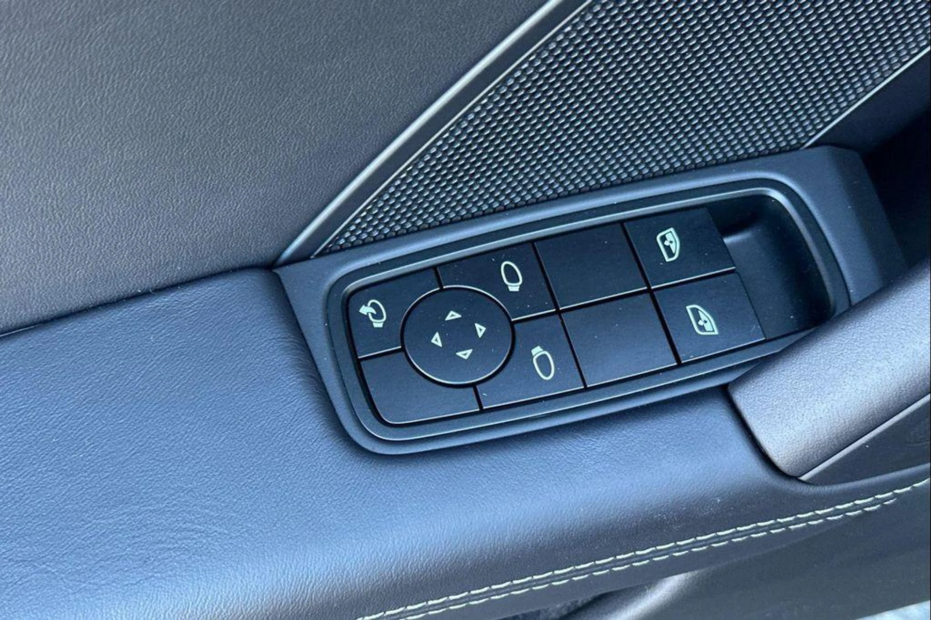 mph013_2492289917_pk7_LV_kkv0b_Hjmg_Ugx_J_Ng5_H52_E_be0b67c84c