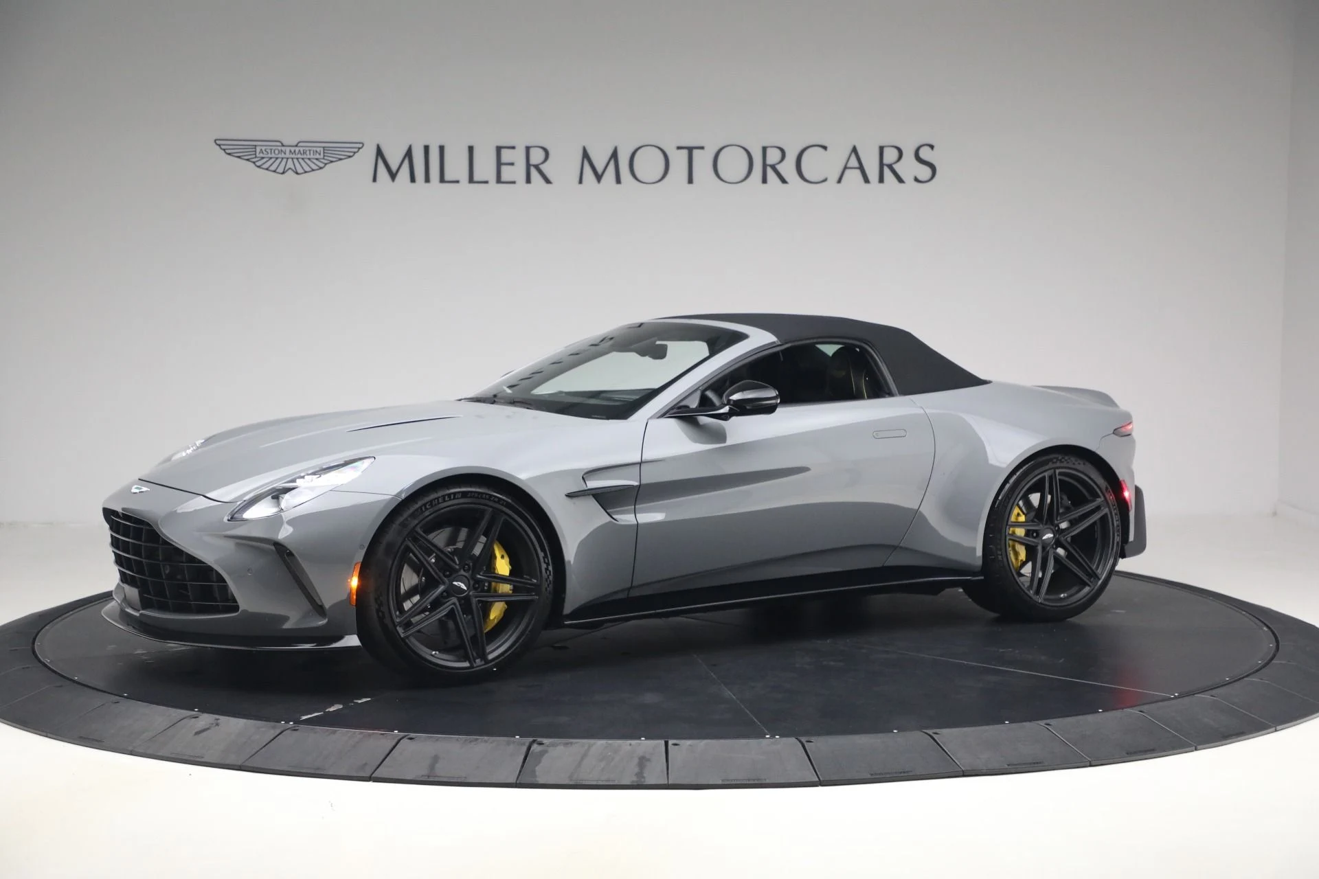mph013_2497504043_New_2026_Aston_Martin_Vantage_Roadster_1790027458_d7b539dee9