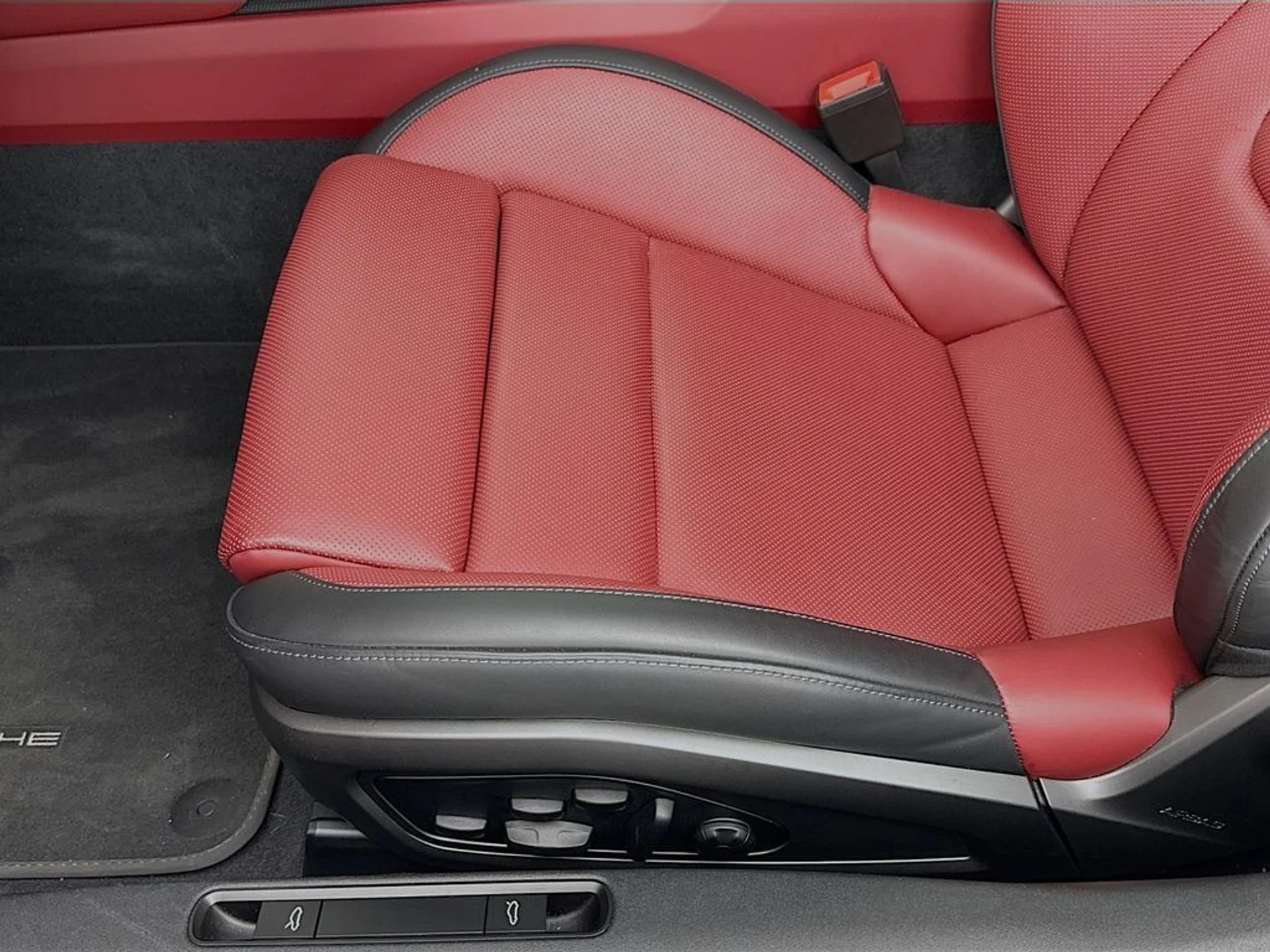 mph013_250005123_ed163bb5377a793a7cd082269b26c1dfx_d1fd93715c