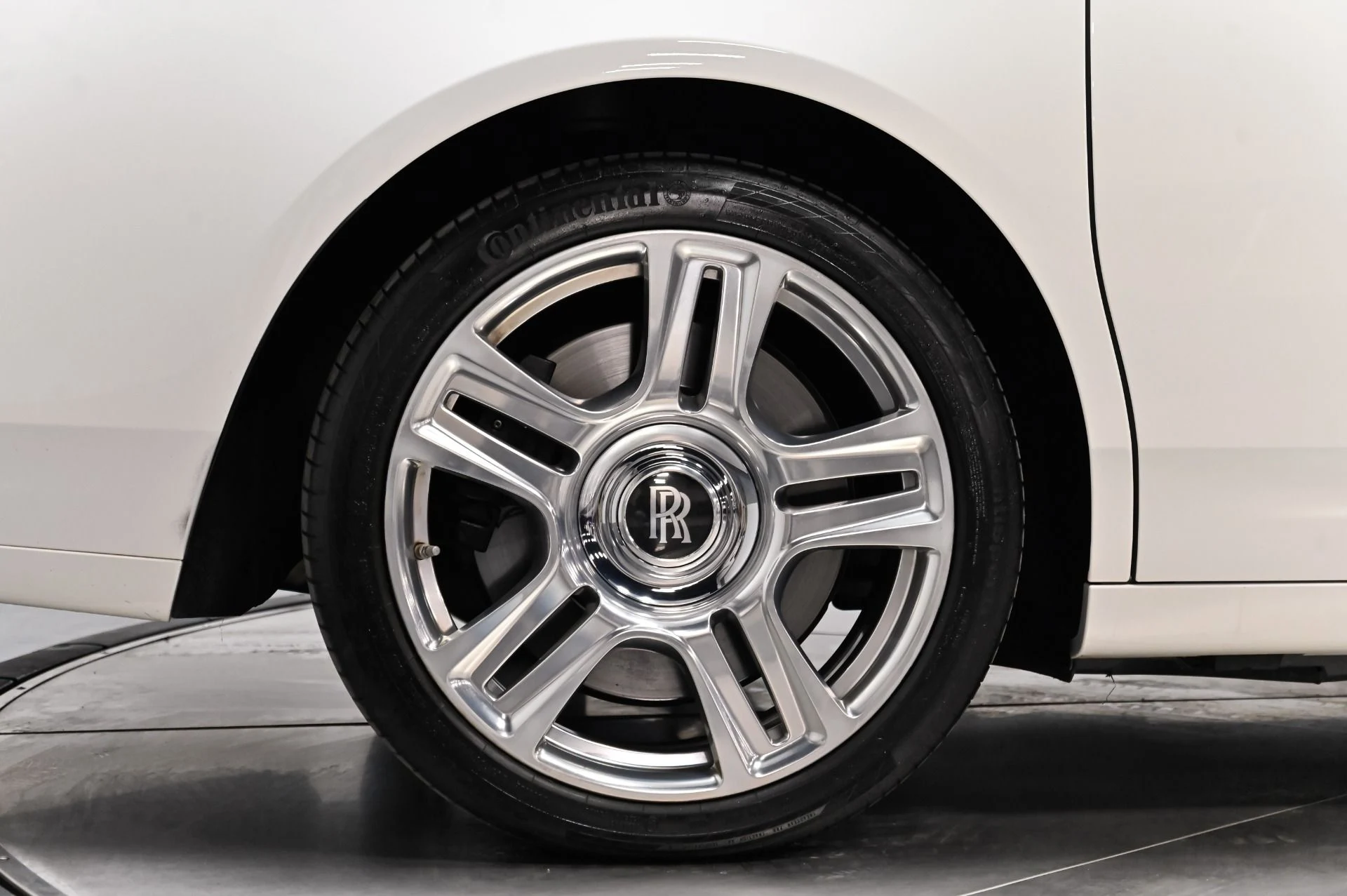 mph013_2501007545_Used_2017_Rolls_Royce_Ghost_Base_1793114215_a0f54031d3