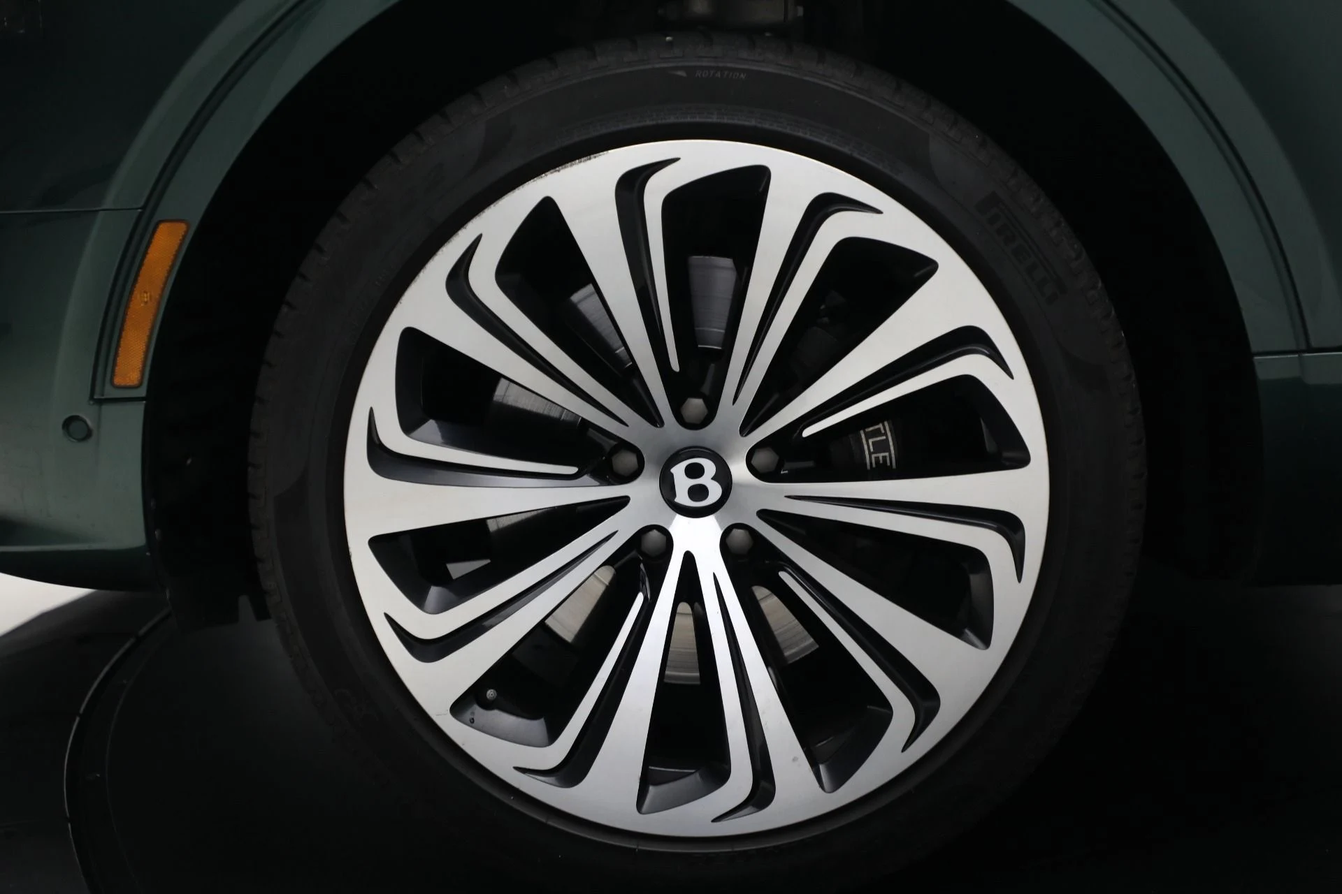 mph013_2504290590_Used_2021_Bentley_Bentayga_V8_1757447431_e25c22054f