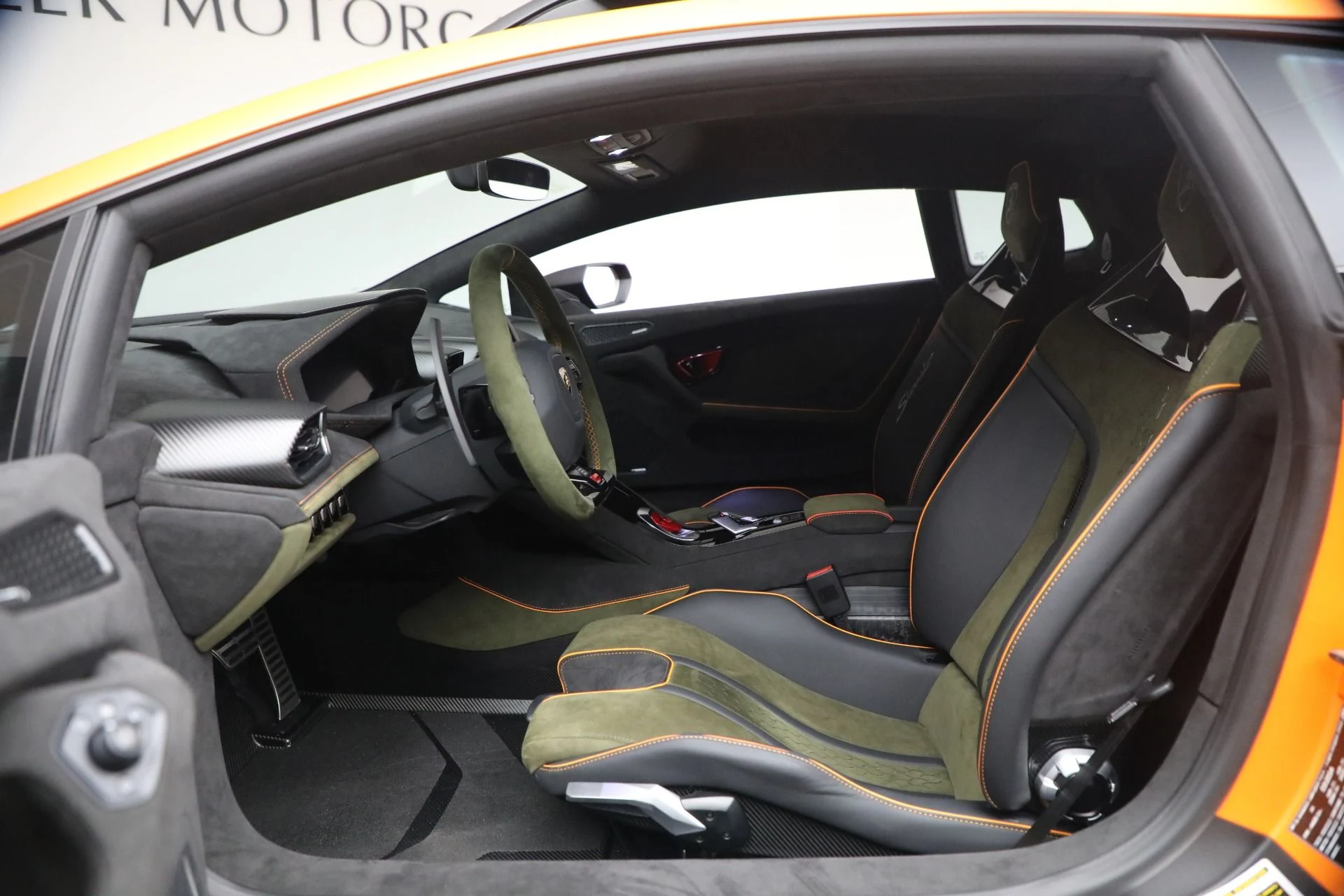 mph013_2515279144_Used_2024_Lamborghini_Huracan_Sterrato_1772051160_20b841f98f