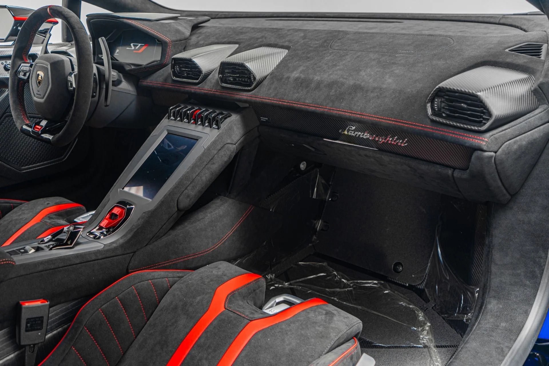mph013_251570964_Used_2024_Lamborghini_Huracan_STJ_1757002928_1fbee1ddbe