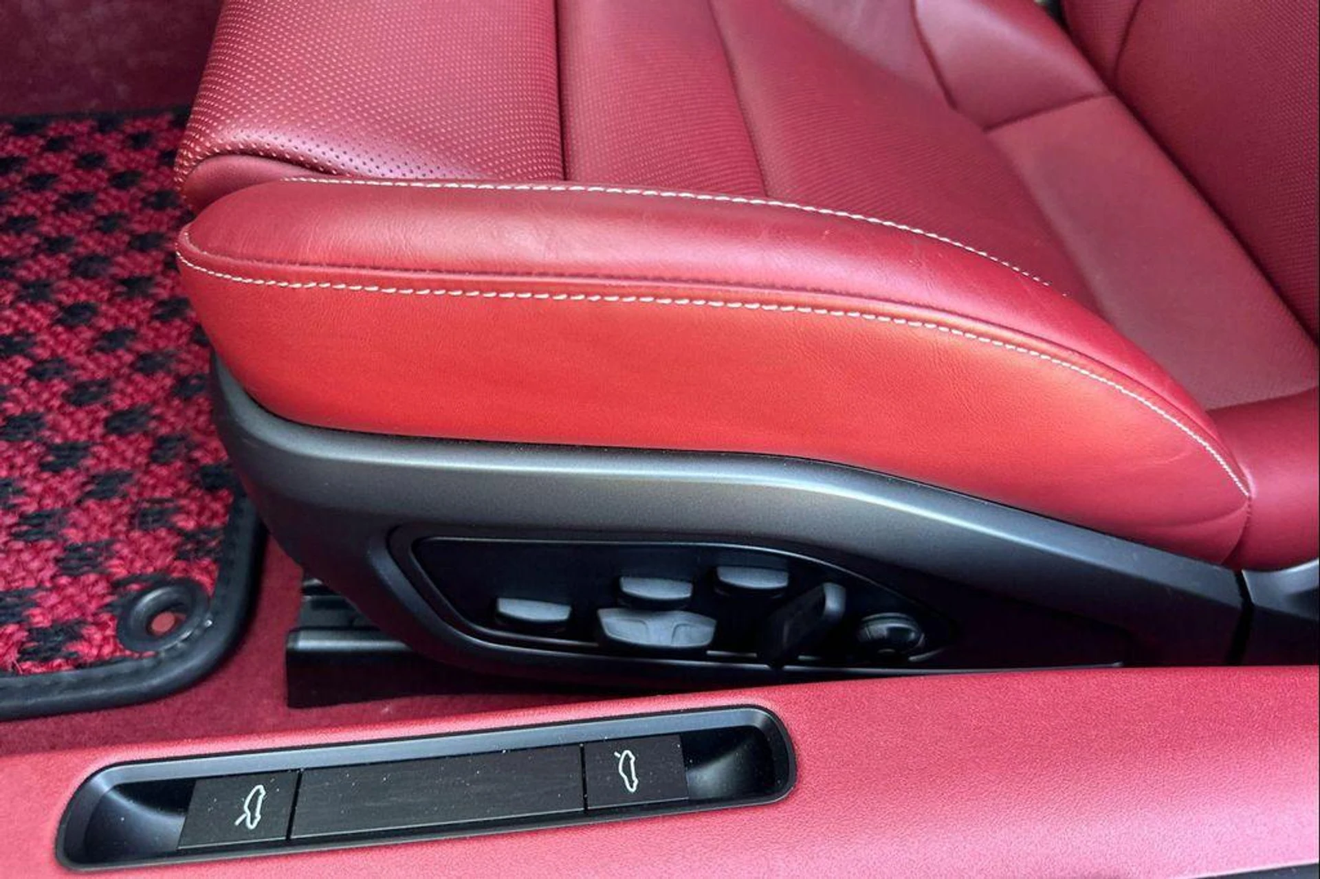 mph013_2519362021_CGX_u_C_Dxy_QFM_7bj9o3_N598m6_K_Qg_7594357bd3