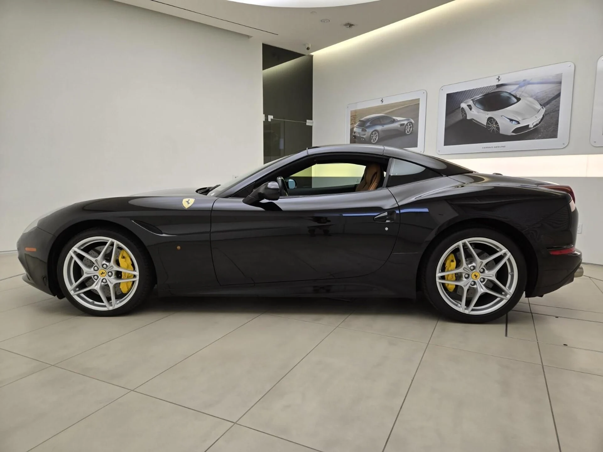 mph013_2525981851_Used_2016_Ferrari_California_T_1762498856_302e0a7ffa