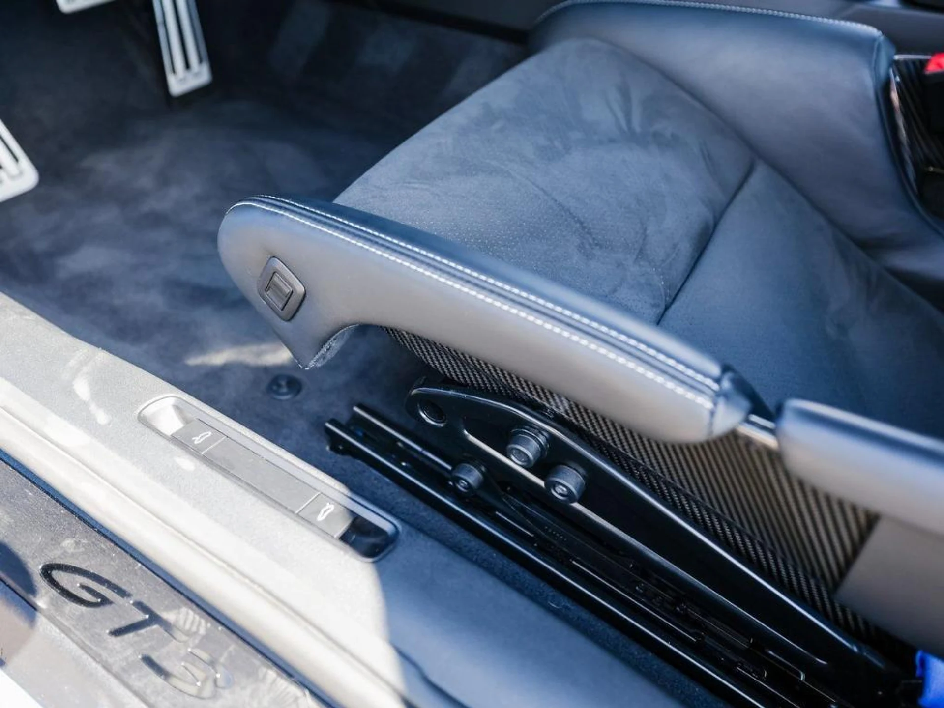 mph013_252668738_r_Bq3_Cq5_Vx_T4_Hp_KJ_x_YP_8p_A57_GE_04c64574a1