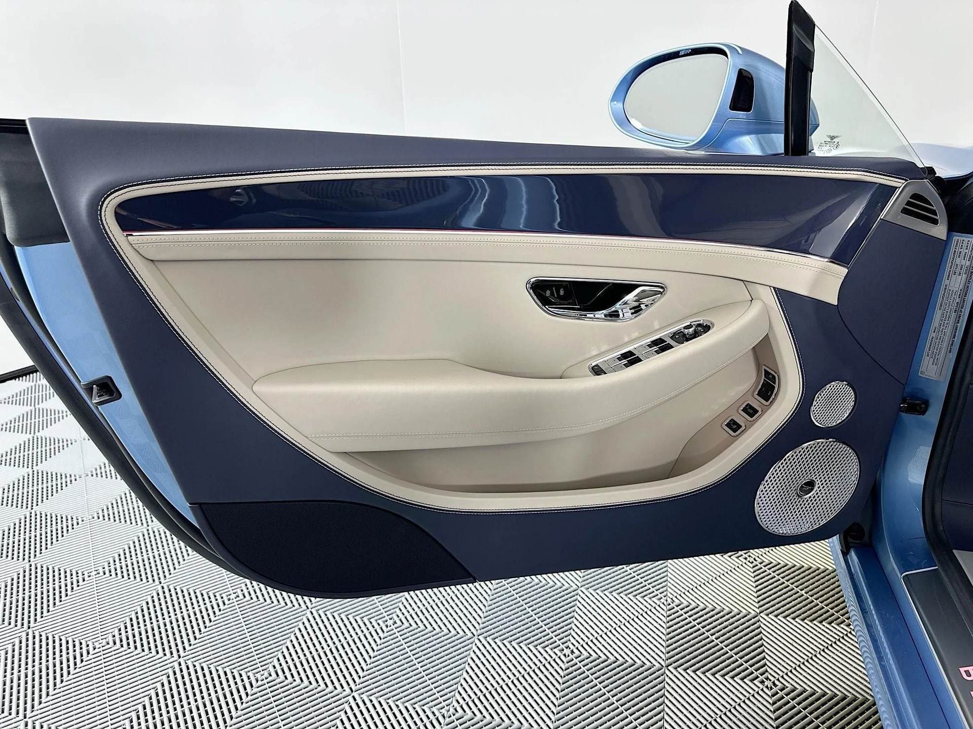 mph013_2528853626_14_310bd7506f