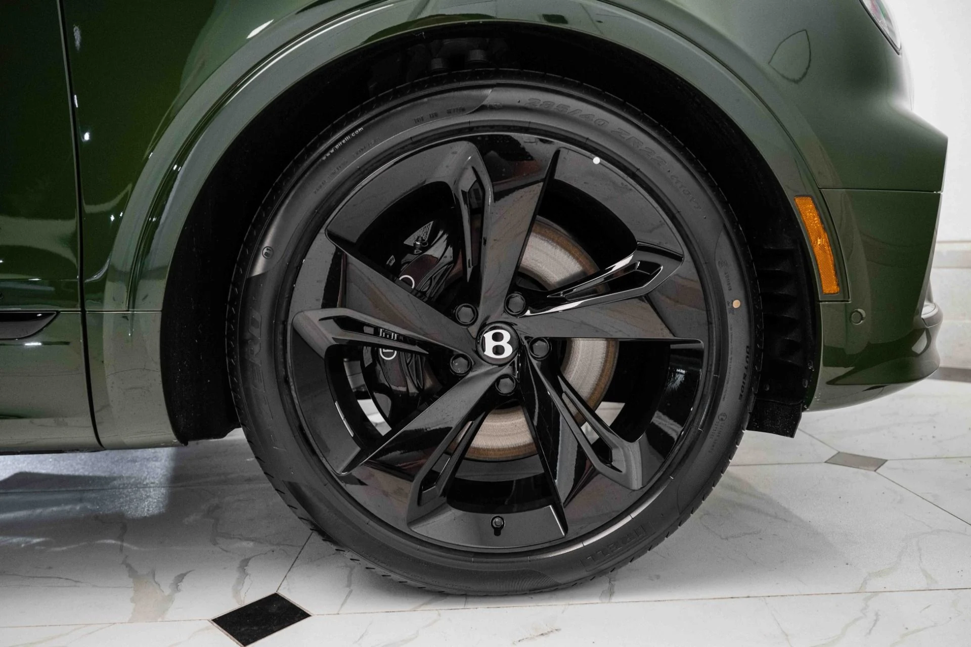 mph013_253343283_Used_2024_Bentley_Bentayga_EWB_Azure_V8_1718899287_4875202672