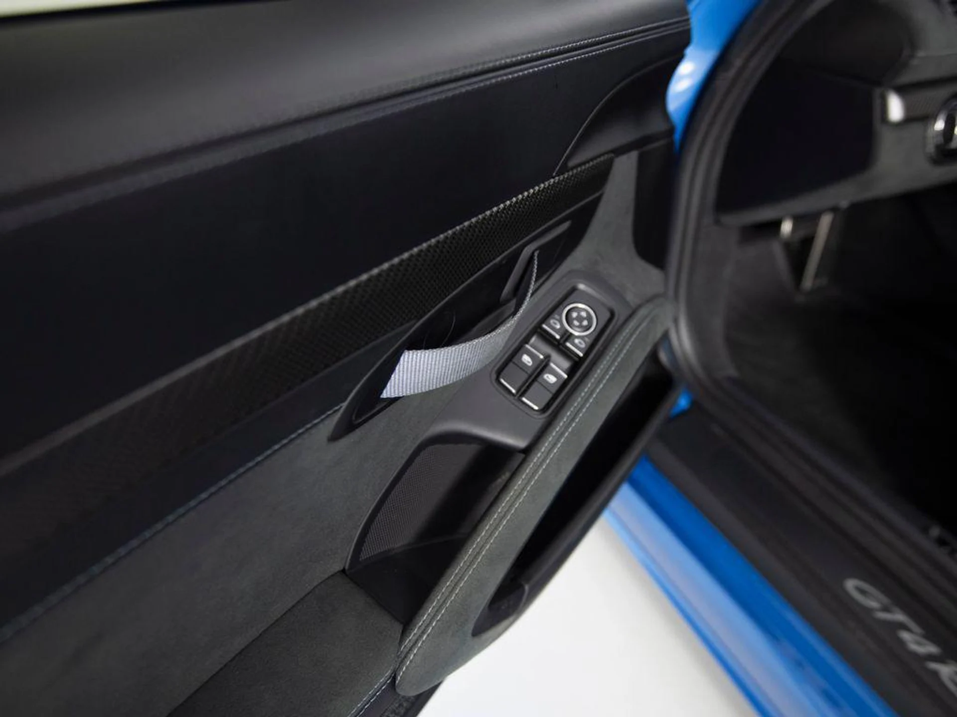 mph013_2551221207_Hy_Eji9_FT_3cu_p_N4u_G88l_TP_o_B6_M_9cdac01e04