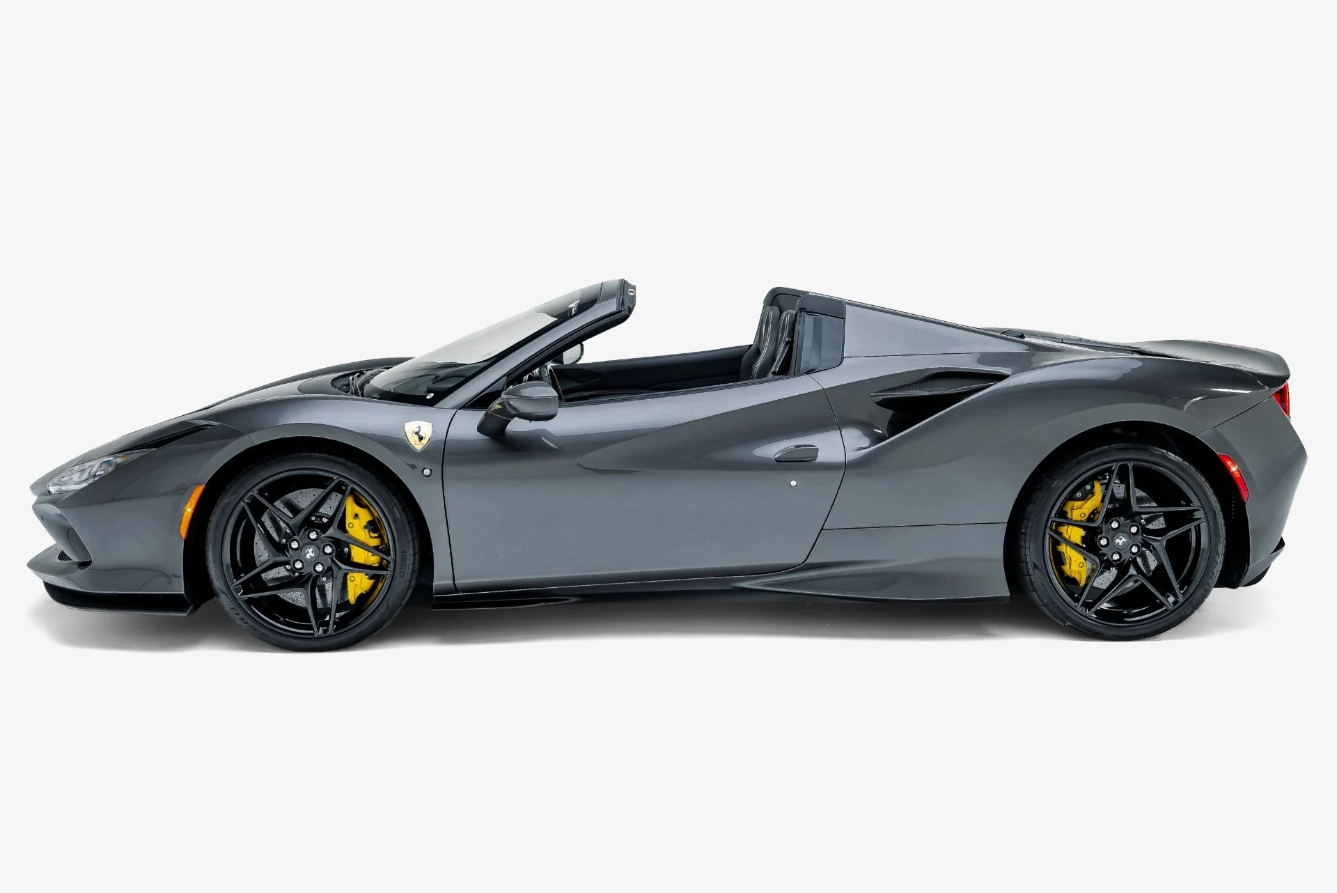 mph013_2554889966_Used_2022_Ferrari_F8_Spider_1792785075_f579120e74