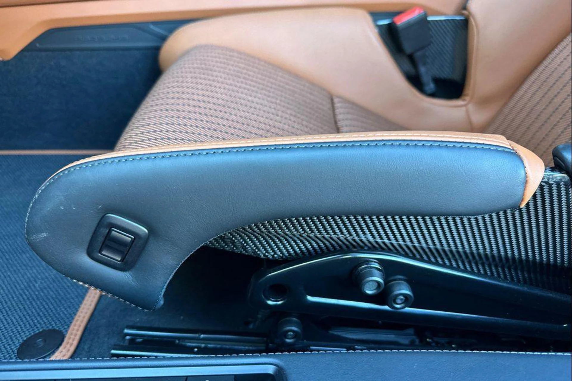 mph013_2555605207_Pf_poh0_US_2xu9_ZD_Bh3vacx_Ch_Uk_92aee91209