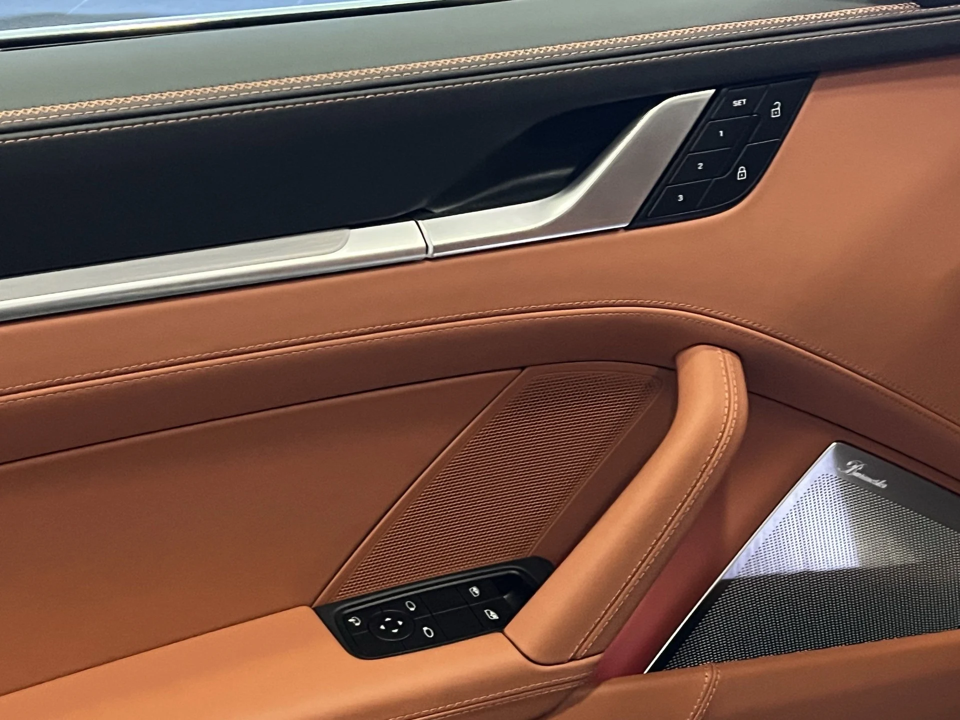 mph013_2556359777_0b813059a9ebf64dff20cfd68a682349x_c507d46da9