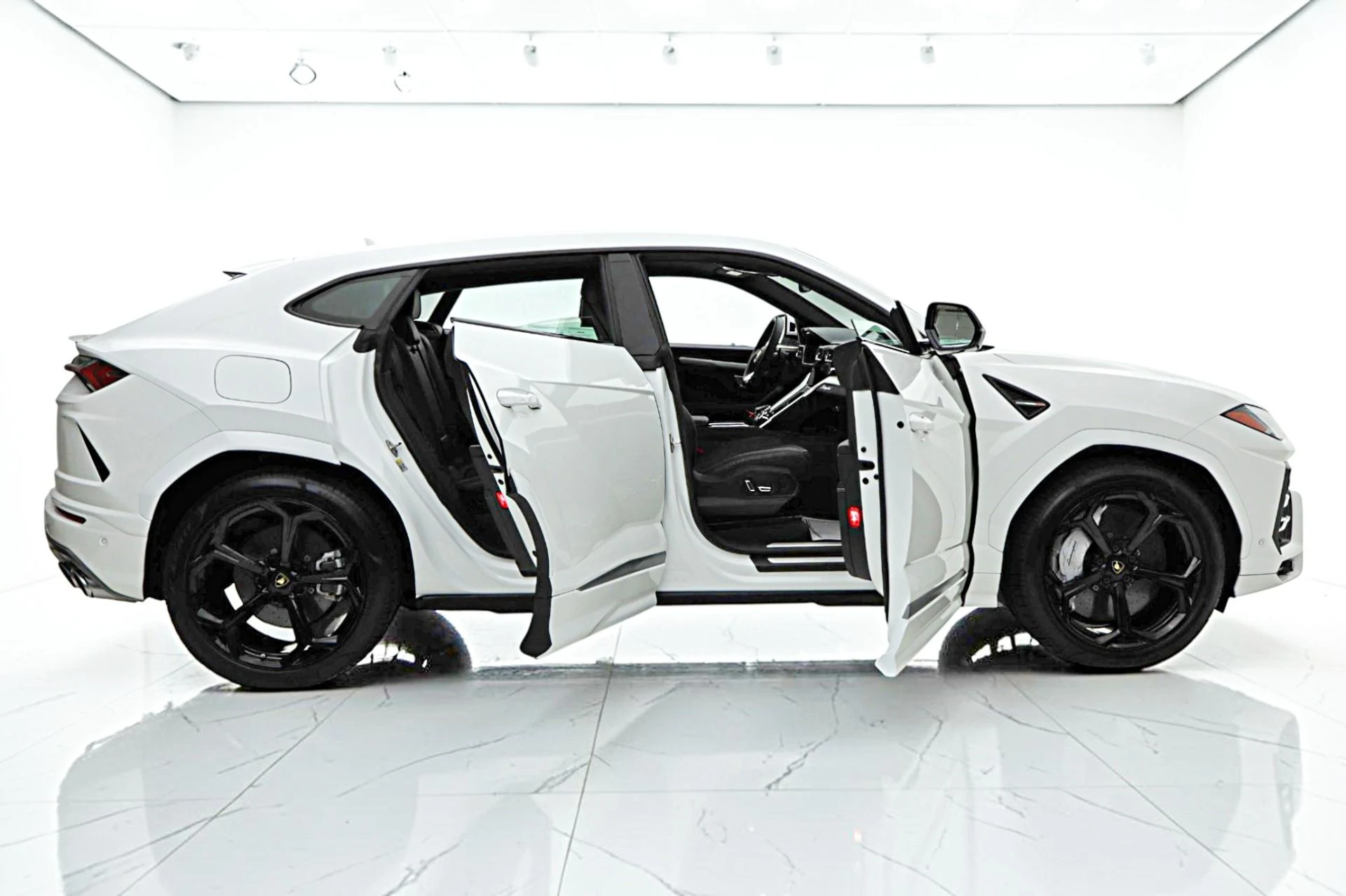 mph013_2556586314_Used_2020_Lamborghini_Urus_SELEZIONE_PRE_OWNED_CERTIFIED_563eda9e30