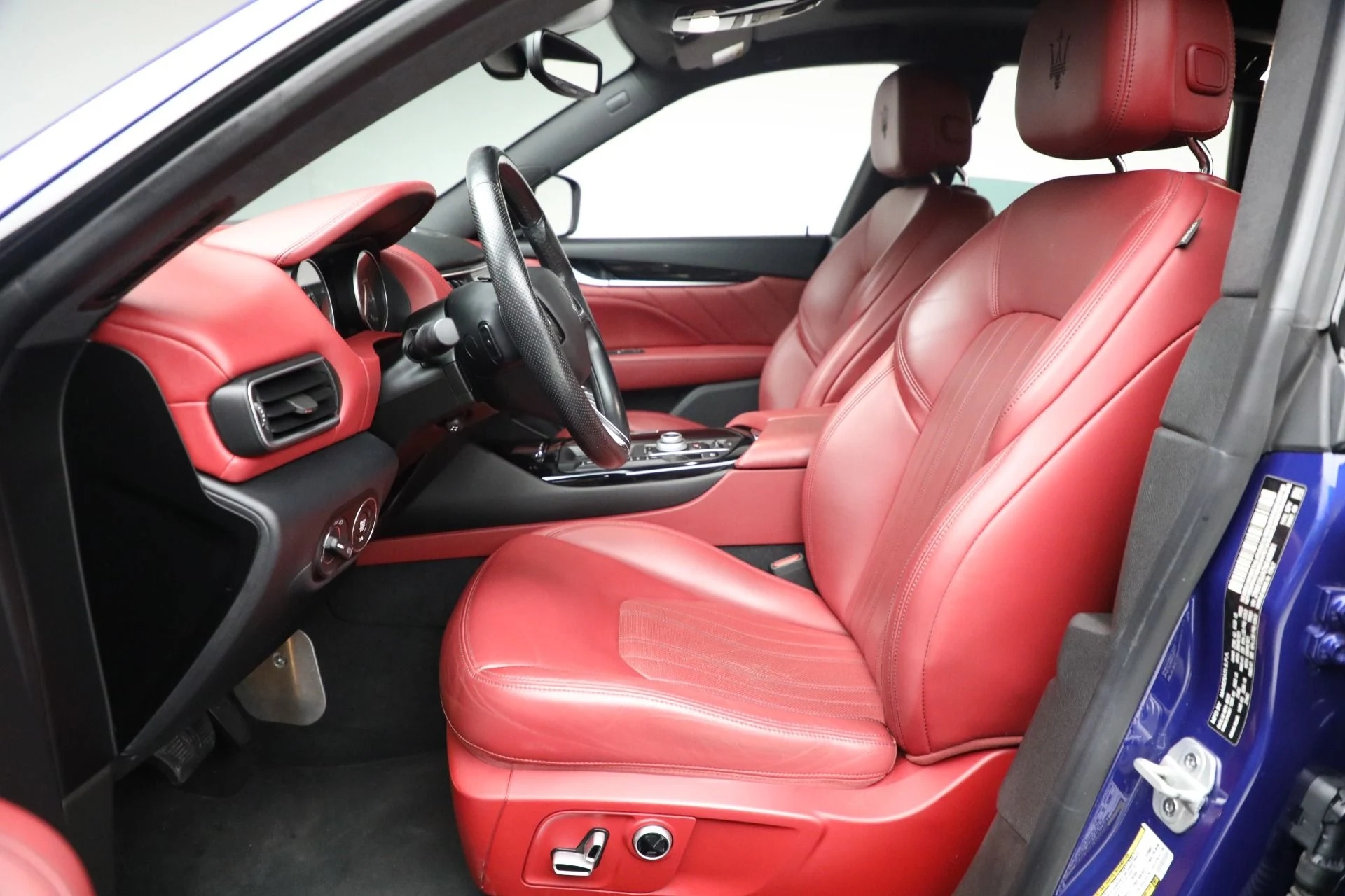 mph013_2556768073_Used_2022_Maserati_Levante_GT_1763842110_7ca66c23ea