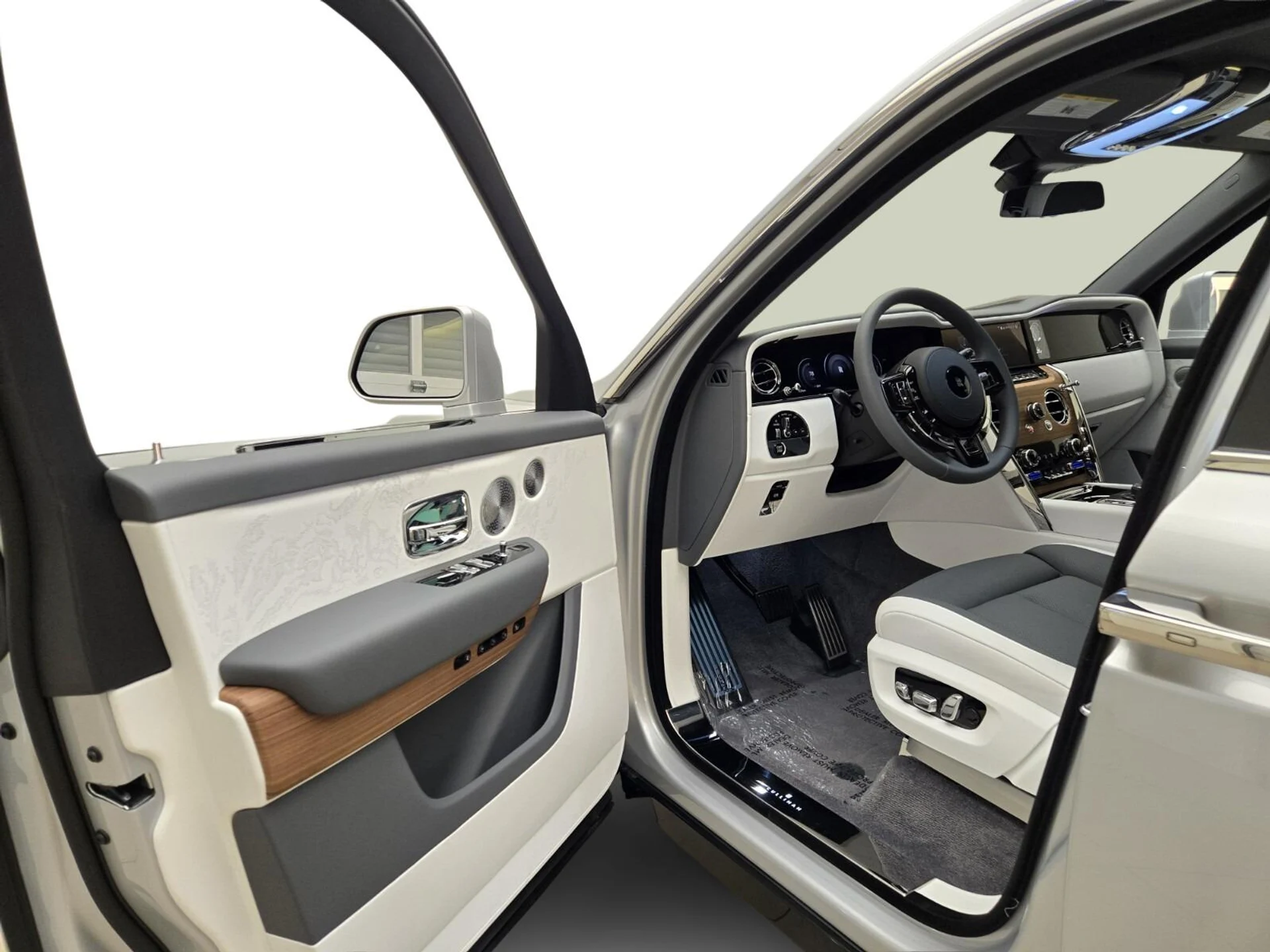 mph013_2557358928_New_2026_Rolls_Royce_Cullinan_1768889702_9096a1e8fa