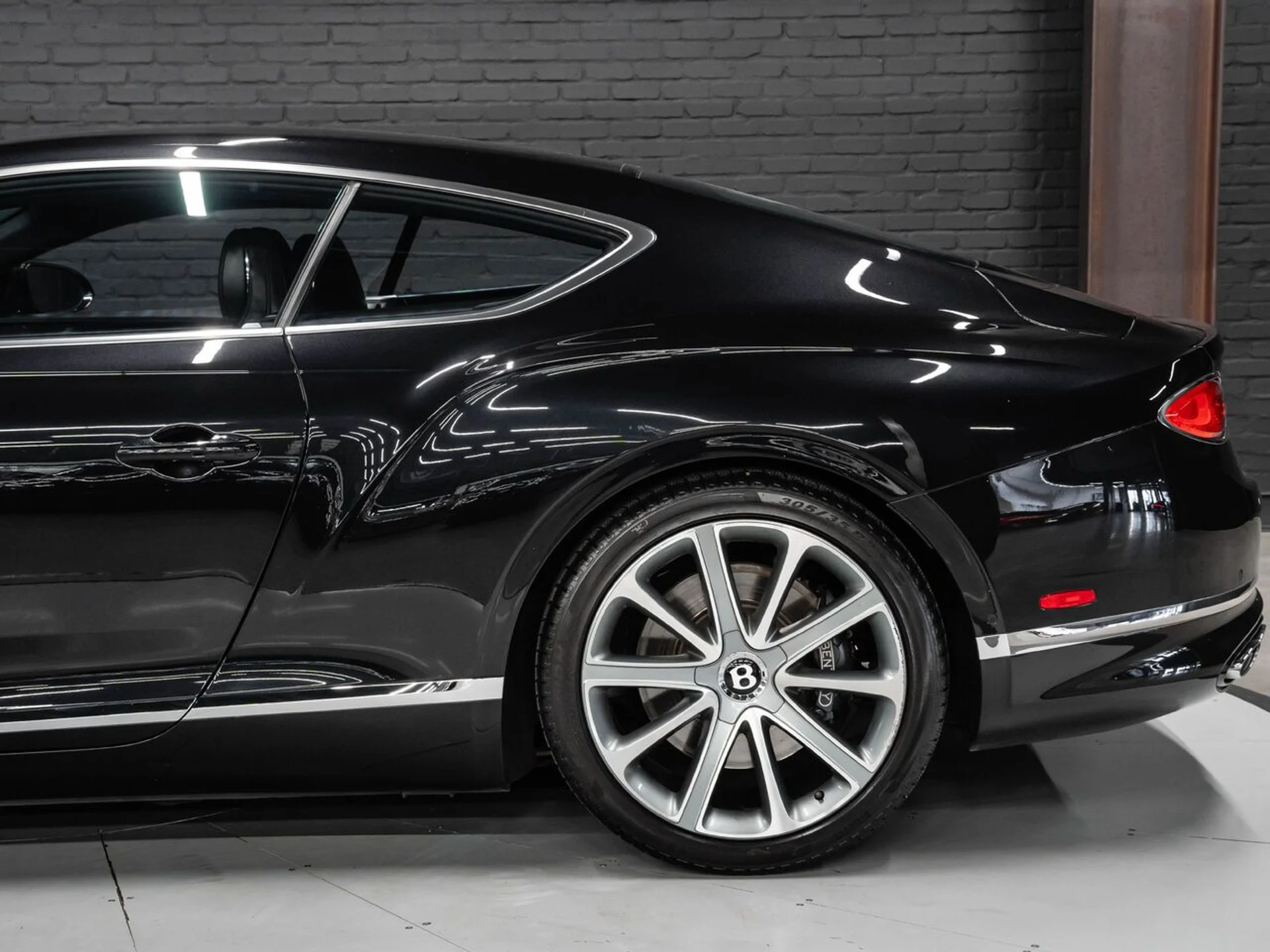 mph013_2557552723_bentley_continental_2022_a2355c9e90