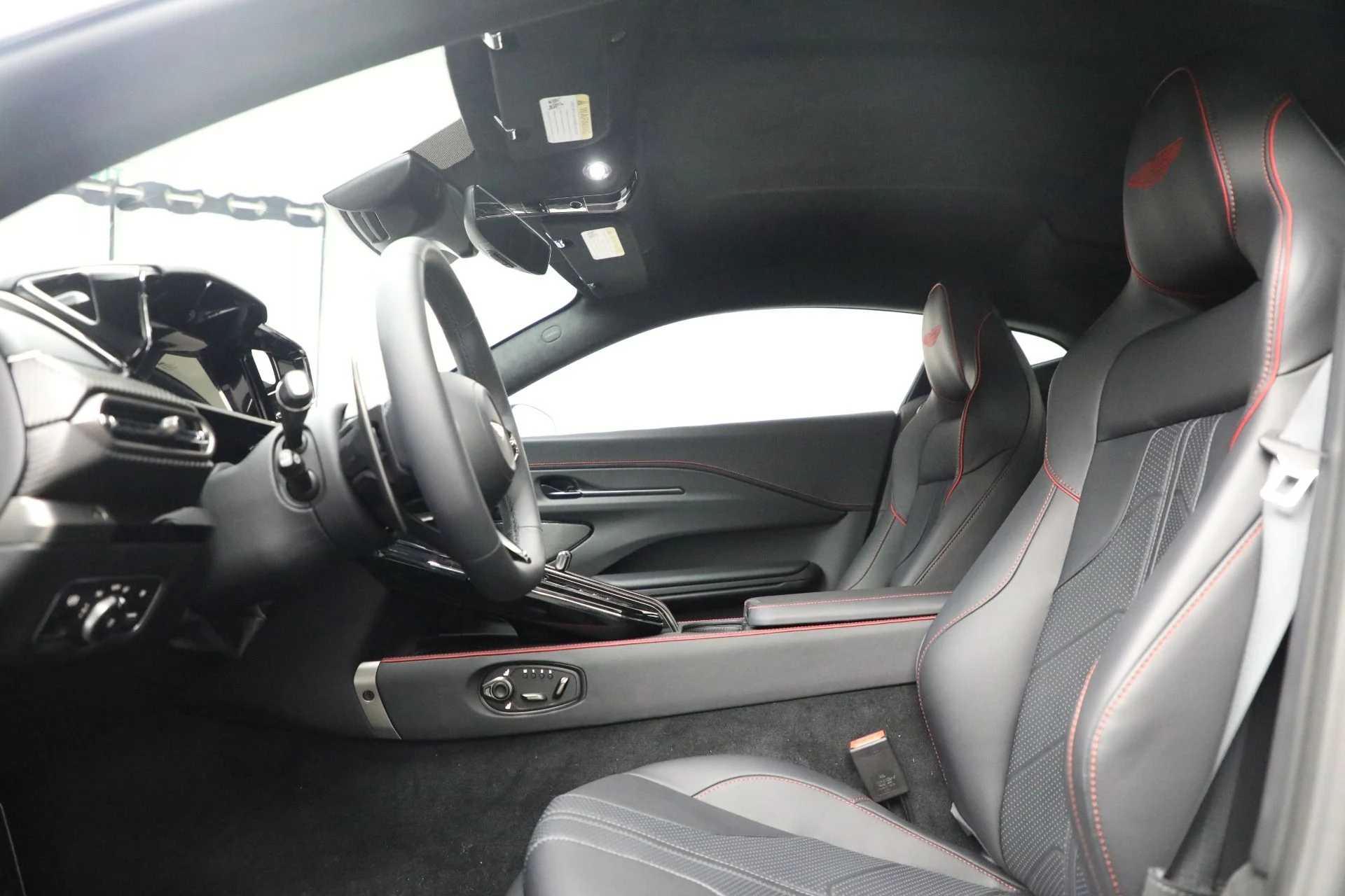 mph013_2559894327_New_2025_Aston_Martin_Vantage_a6e24b755b