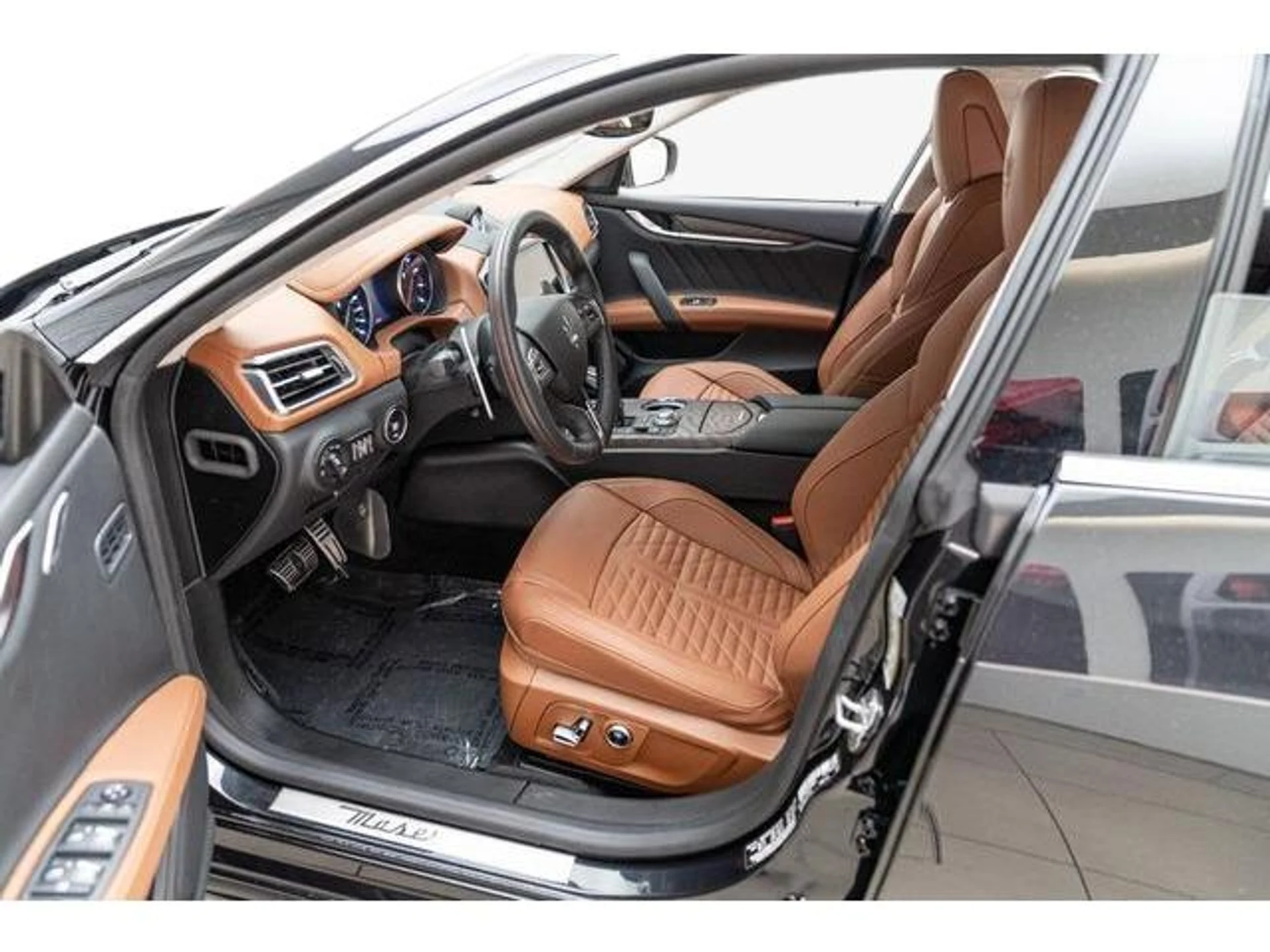 mph013_2560964758_New_2023_Maserati_Ghibli_Modena_1753160504_5c46f050c1
