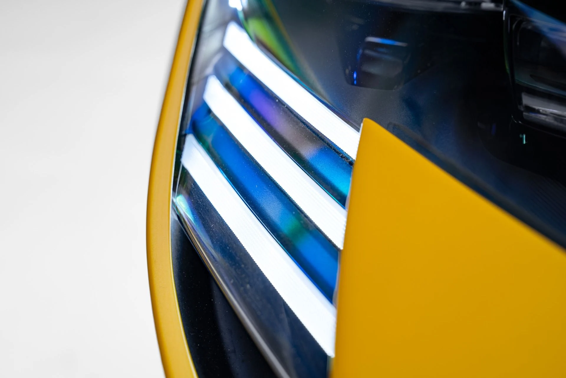 mph013_2564832214_Used_2023_Ferrari_SF_90_Spider_1773351376_86a6f4f2ff