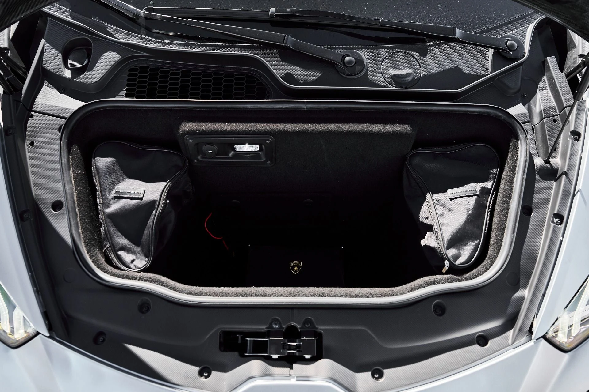 mph013_2566956494_Used_2023_Lamborghini_Huracan_Tecnica_Base_1777013662_43010a171b