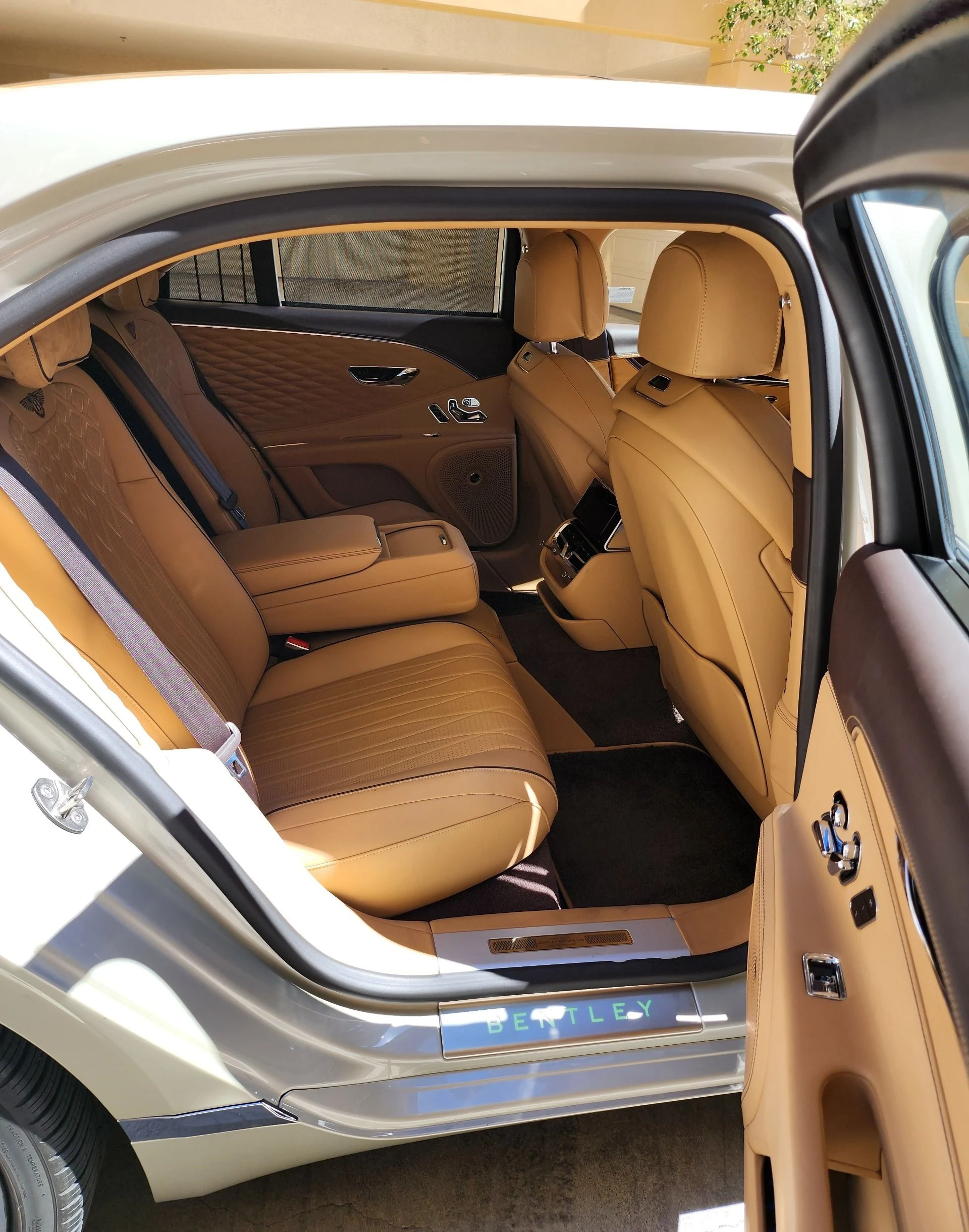 mph013_2567962435_Used_2022_Bentley_Flying_Spur_V8_1761690296_bda4f832ad