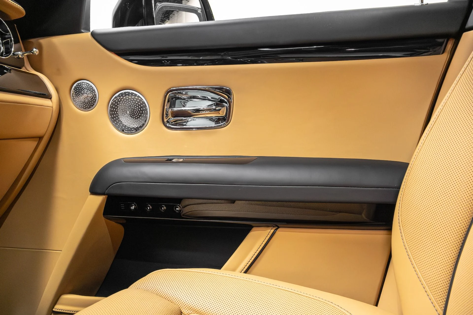 mph013_257037981_Used_2022_Rolls_Royce_Ghost_1767138760_6fc6ee2936