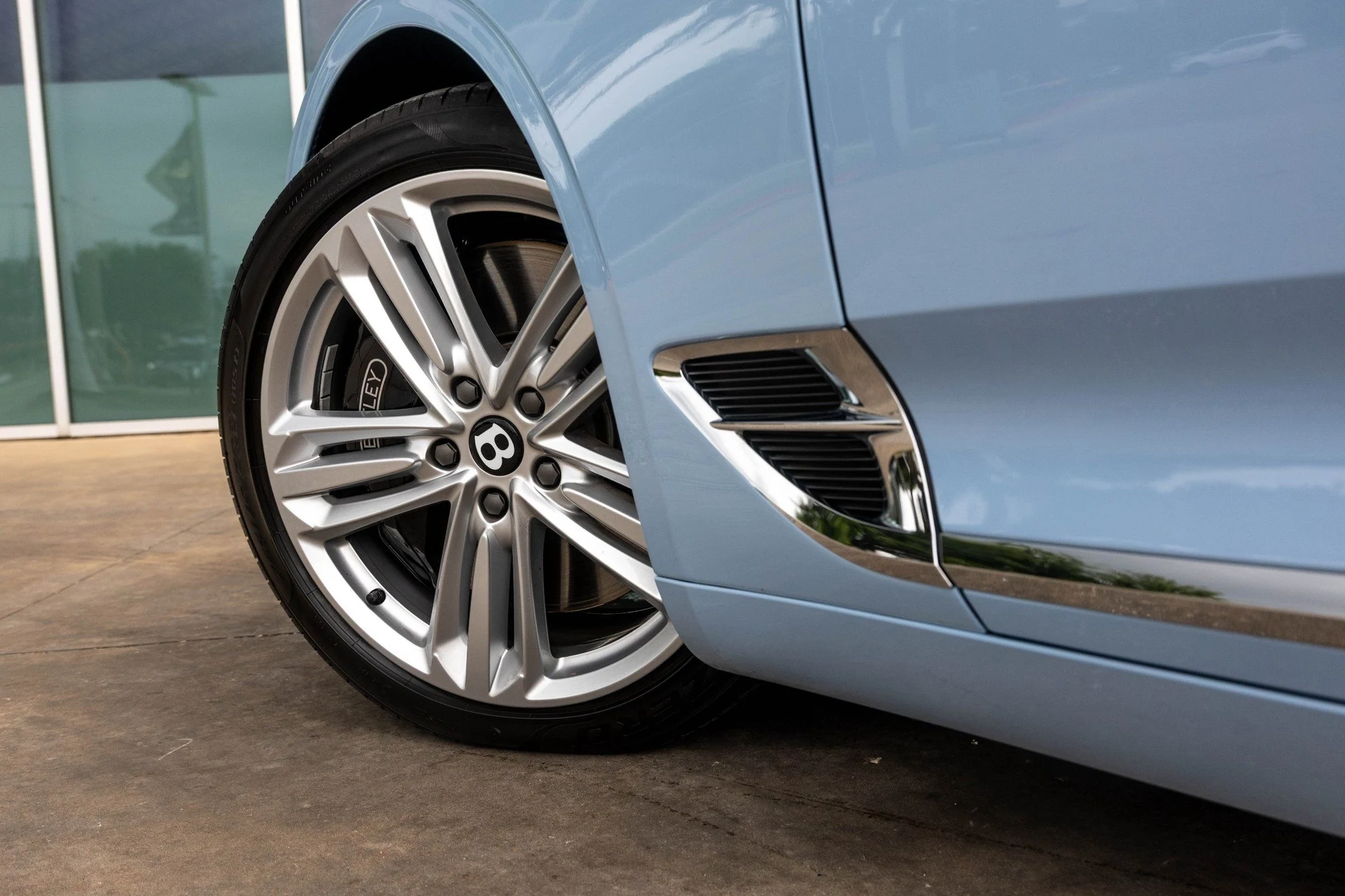 mph013_257277592_Hi_Tech_Luxury_Imports_LLC_SCBDG_4_ZG_1_PC_008673_image_13_a88beea495