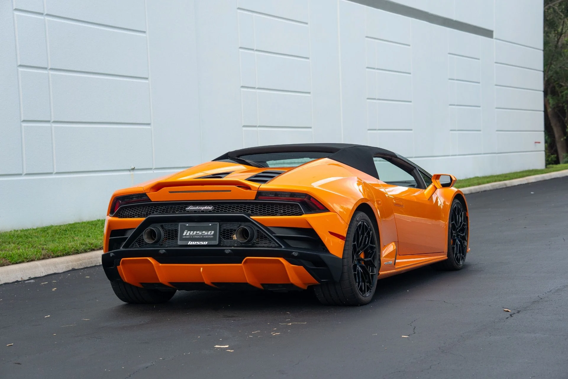 mph013_2577809921_Used_2021_Lamborghini_Huracan_EVO_Spyder_1775496293_b1ebd0a2af