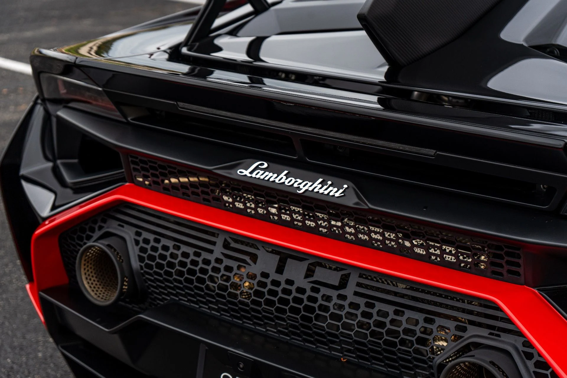 mph013_2581243627_Used_2023_Lamborghini_Huracan_STO_1792011791_886ddd3eb3
